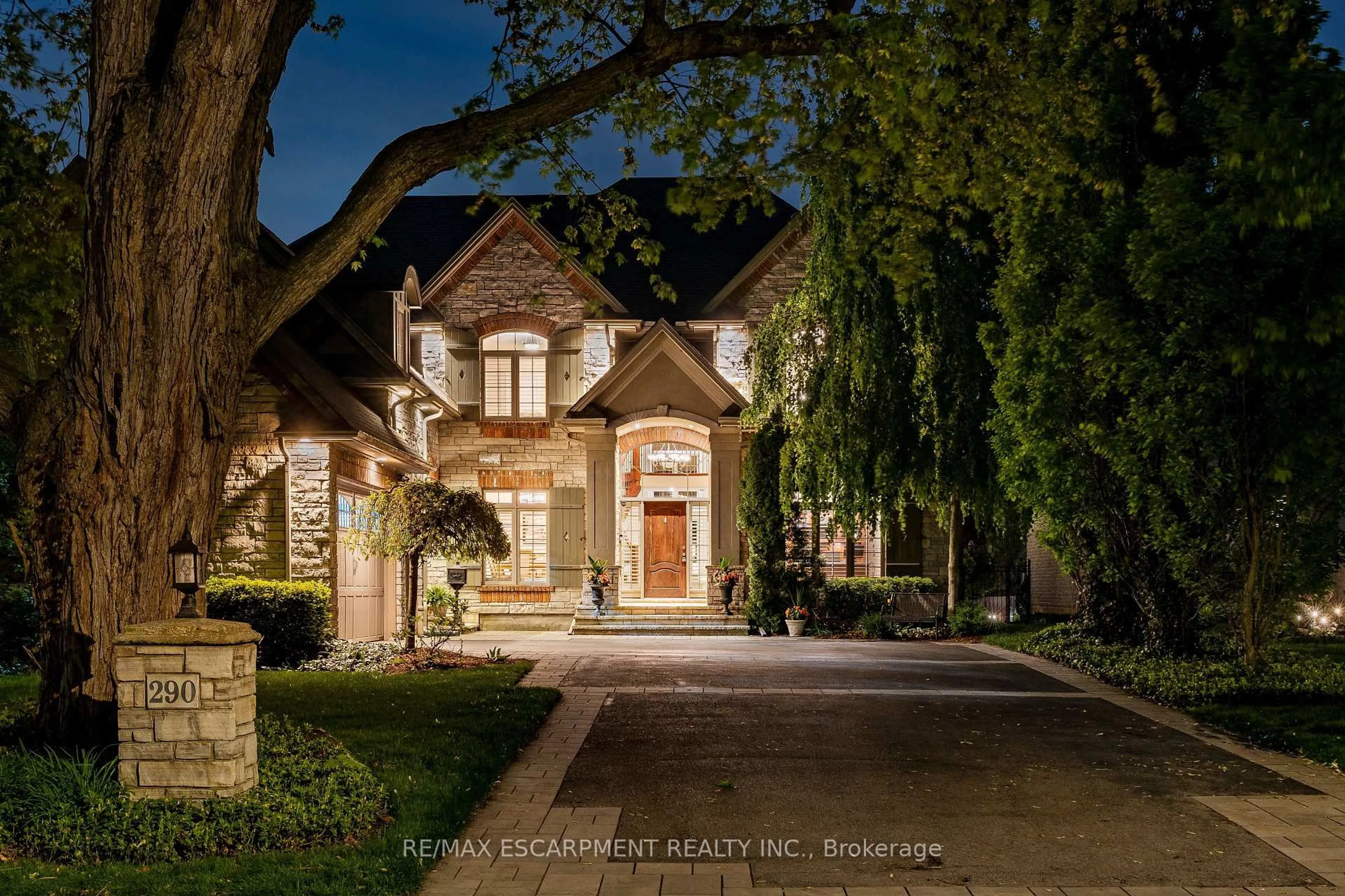 Home with brick exterior material, street for 290 Shoreacres Rd, Burlington Ontario L7L 2H4