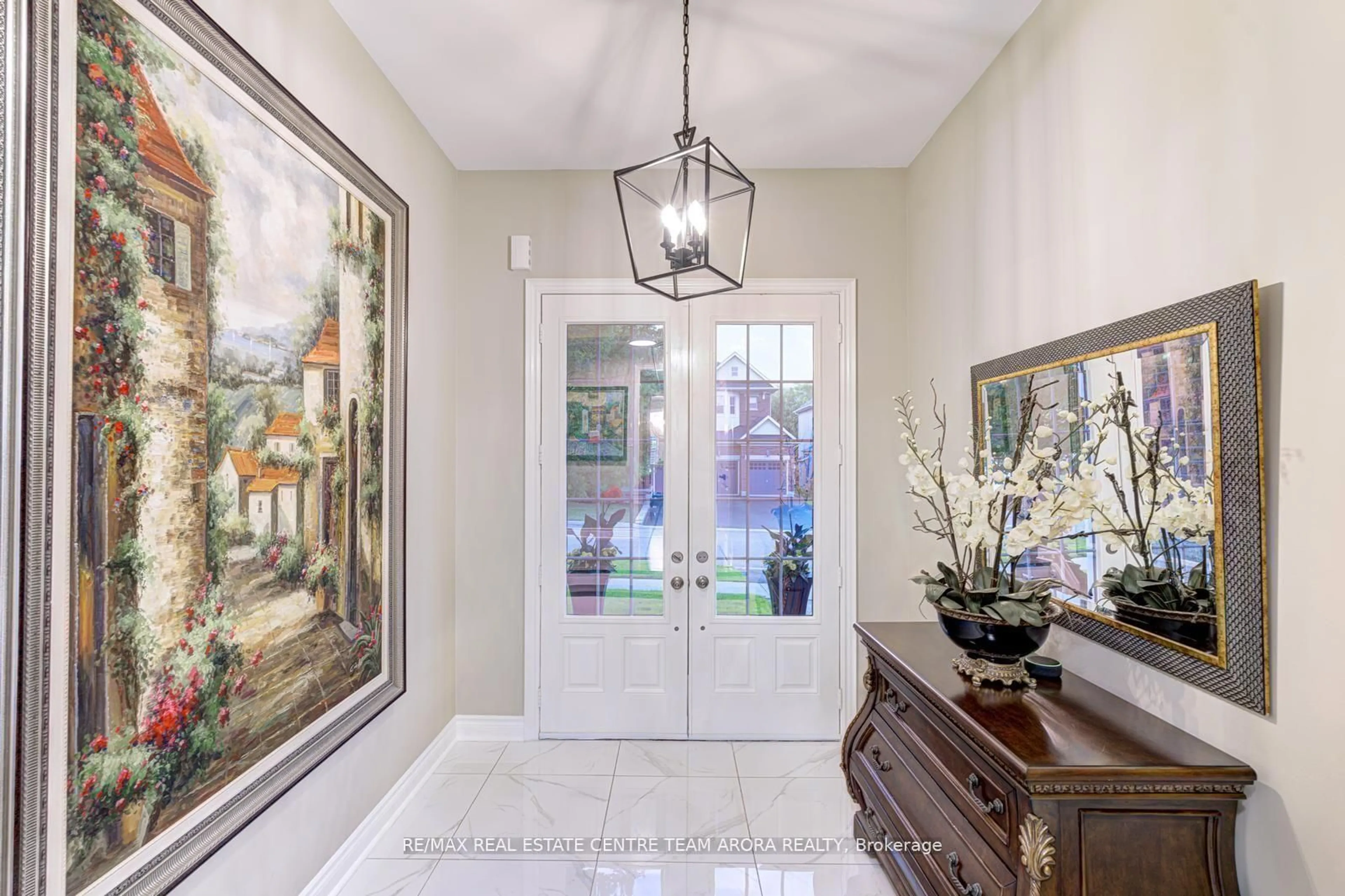 Indoor entryway for 7 Oceans Pond Crt, Caledon Ontario L7C 3R8