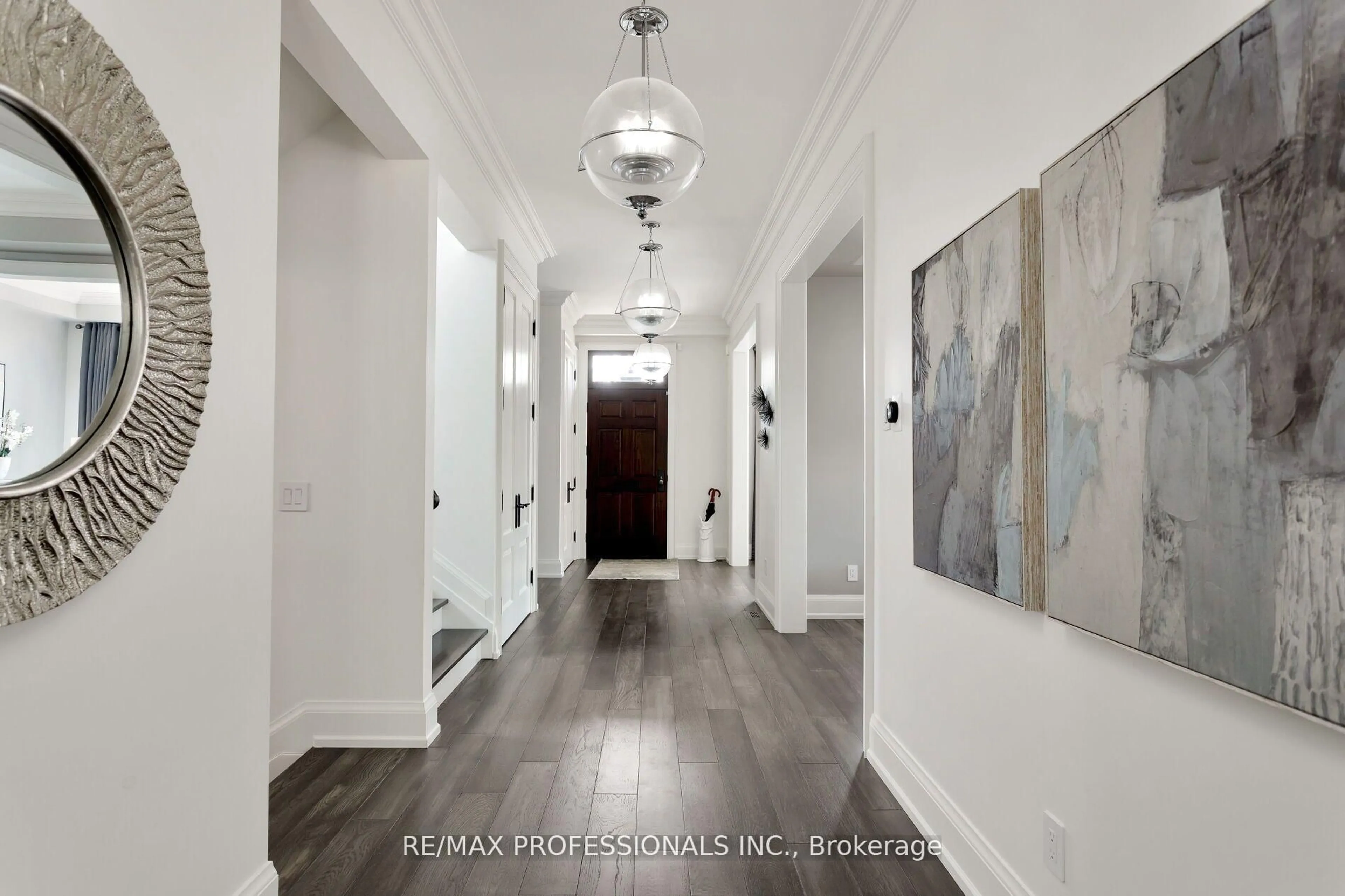 Indoor entryway for 38 Lorene Dr, Toronto Ontario M9B 1X8