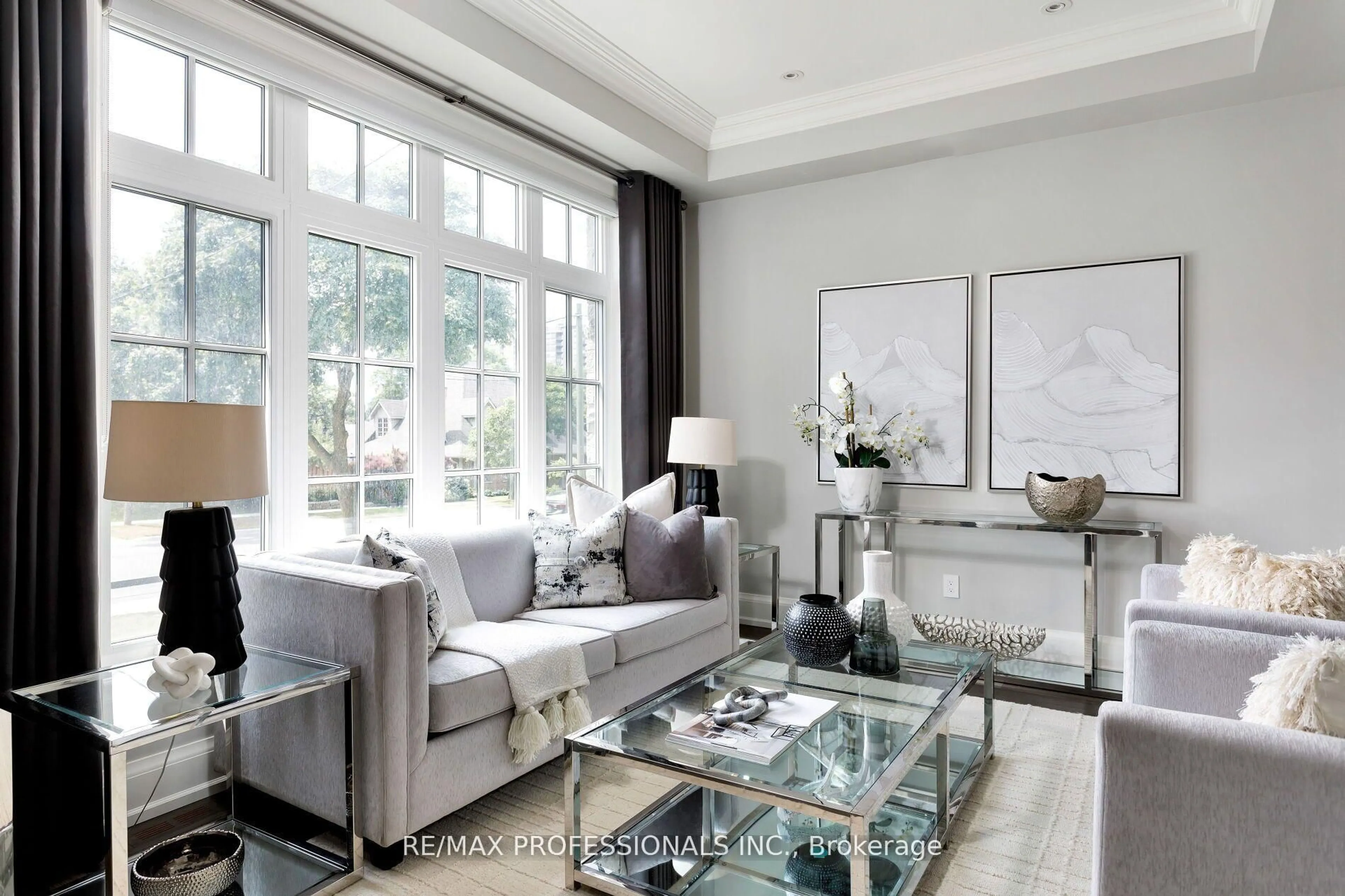 Living room with furniture, unknown for 38 Lorene Dr, Toronto Ontario M9B 1X8
