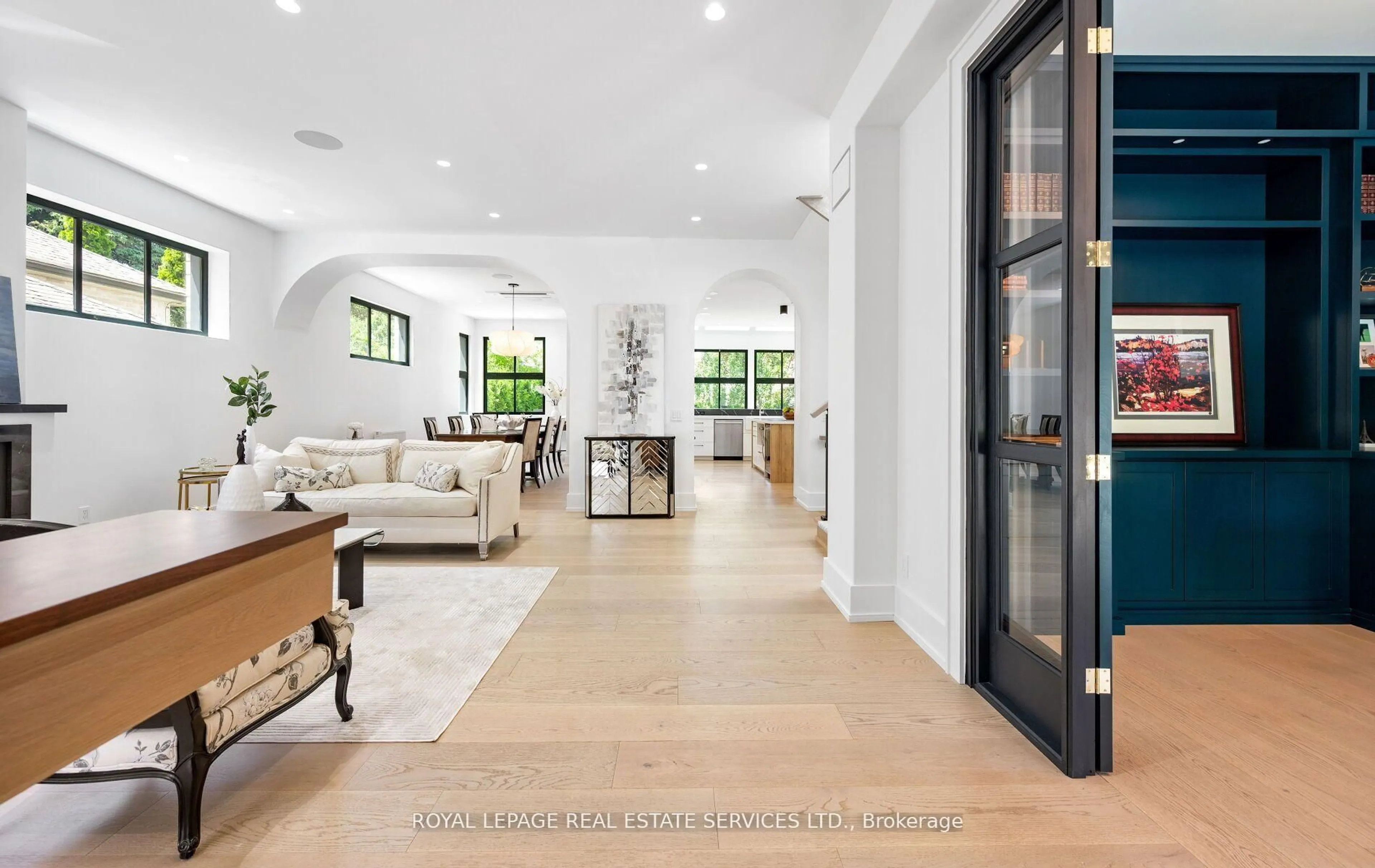 Indoor entryway for 10 Colwood Rd, Toronto Ontario M9A 4E3
