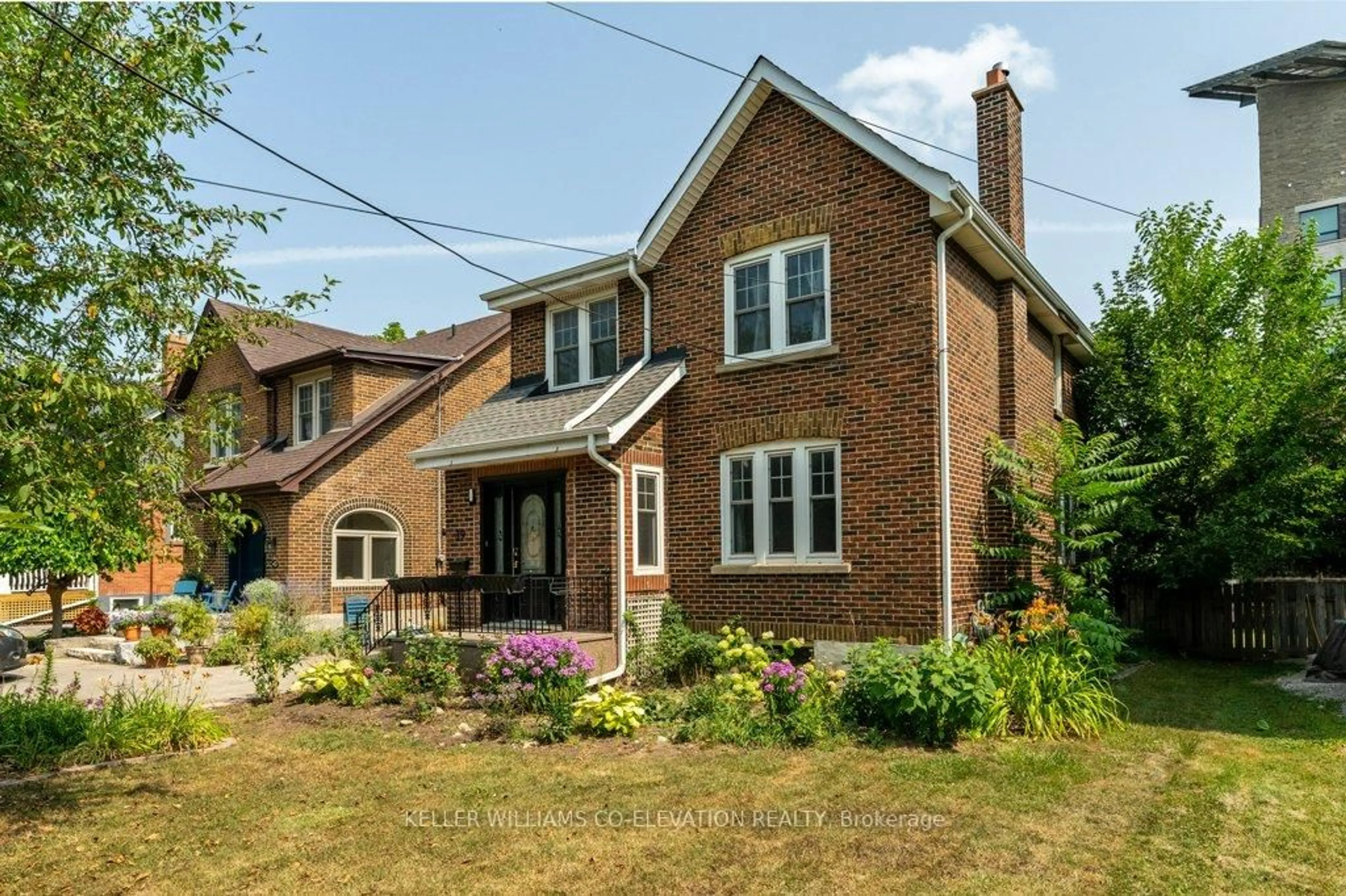 Home with brick exterior material, street for 39 Court St, Milton Ontario L9T 2S2
