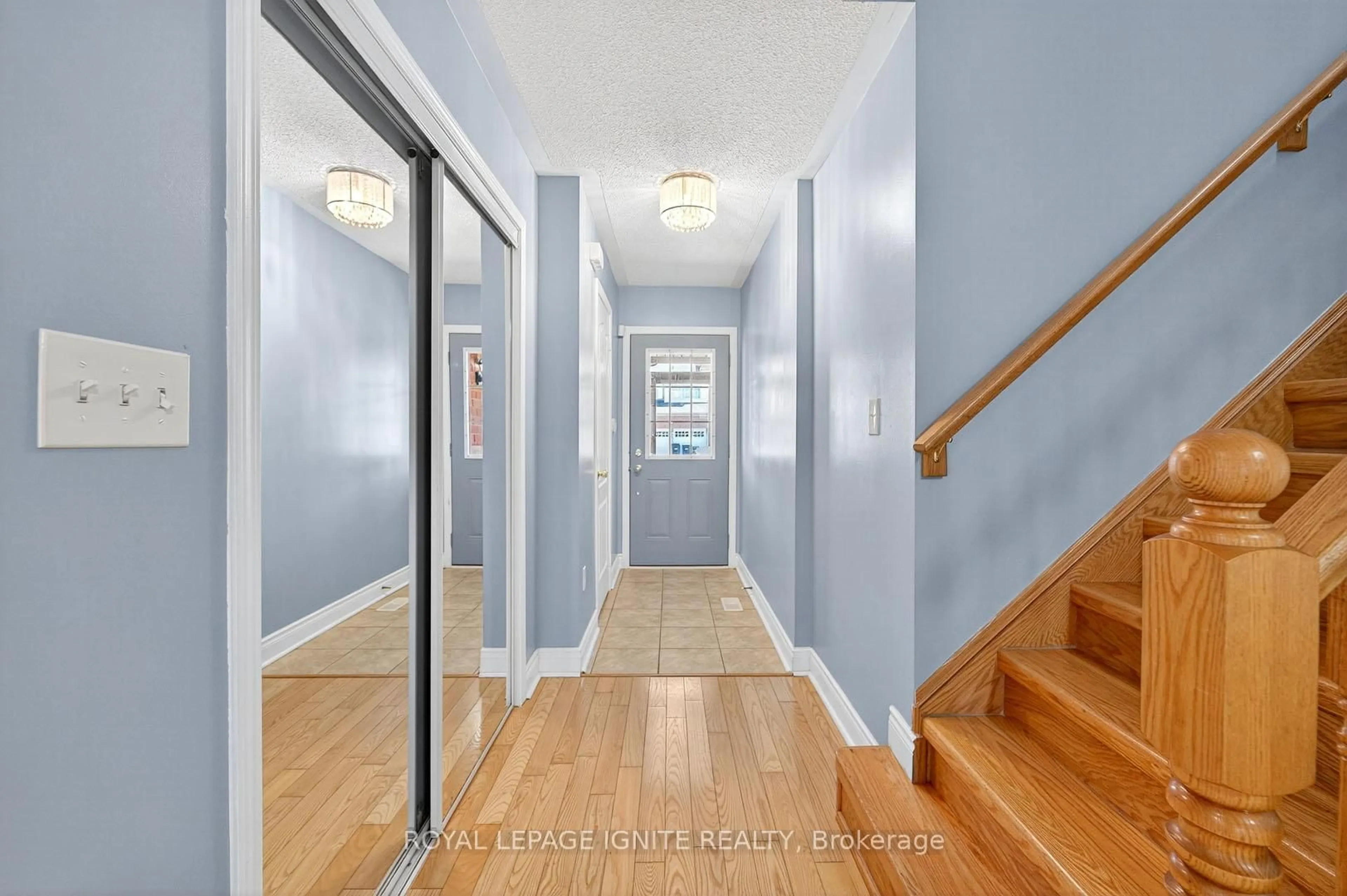 Indoor entryway for 74 Dwyer Dr, Brampton Ontario L6S 0B1