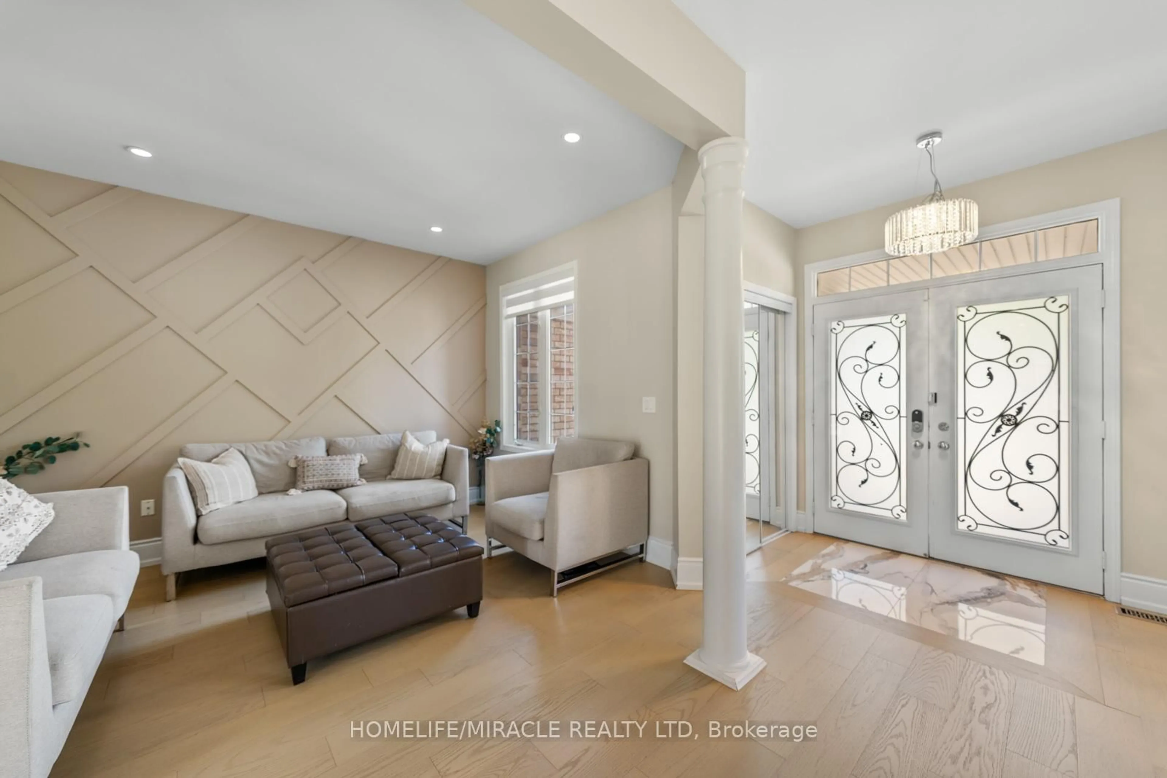 Indoor entryway for 1 Vision Way, Brampton Ontario L6P 1H7