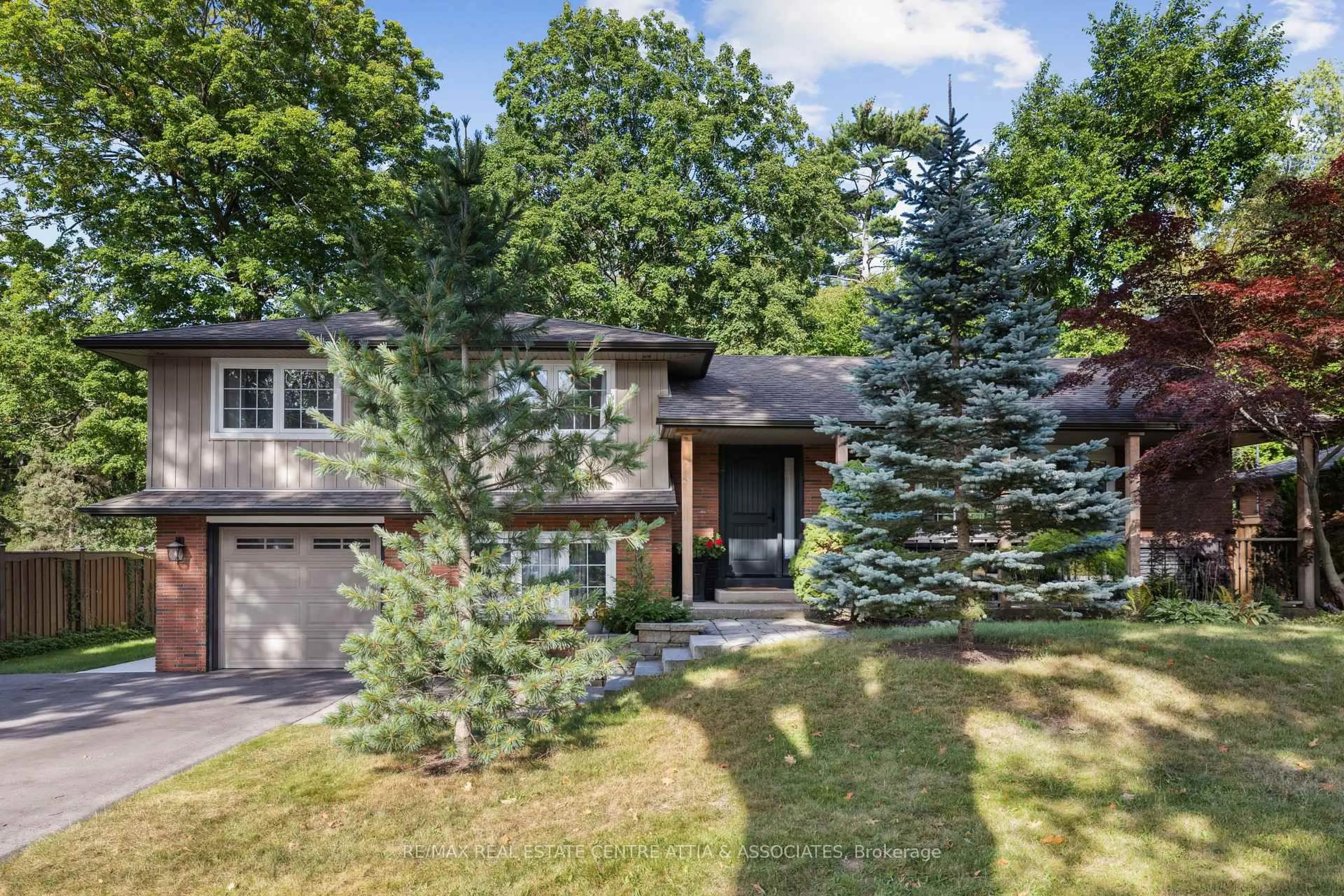 Home with brick exterior material, unknown for 193 Appleby Line, Burlington Ontario L7L 2X3
