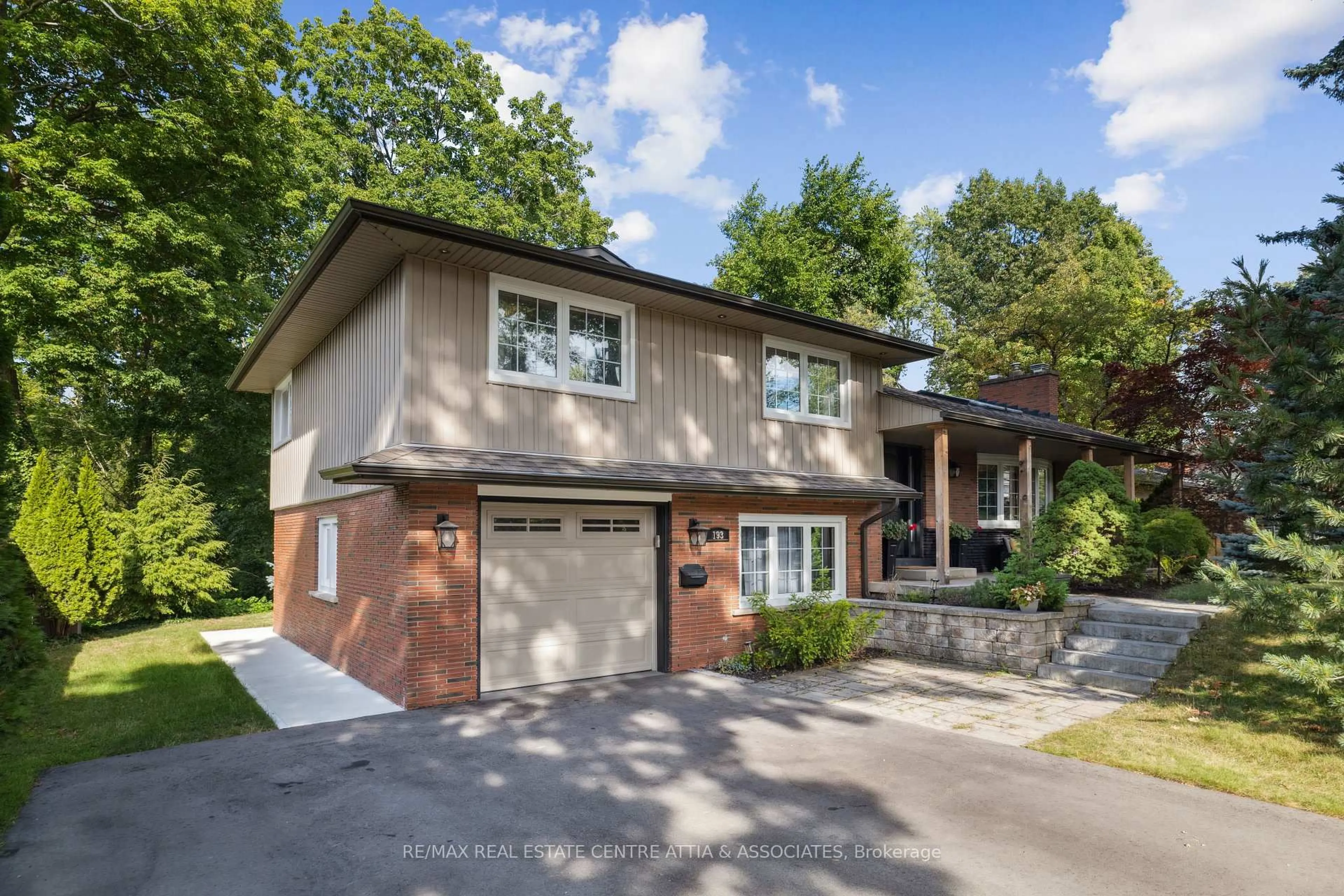 Home with brick exterior material, street for 193 Appleby Line, Burlington Ontario L7L 2X3