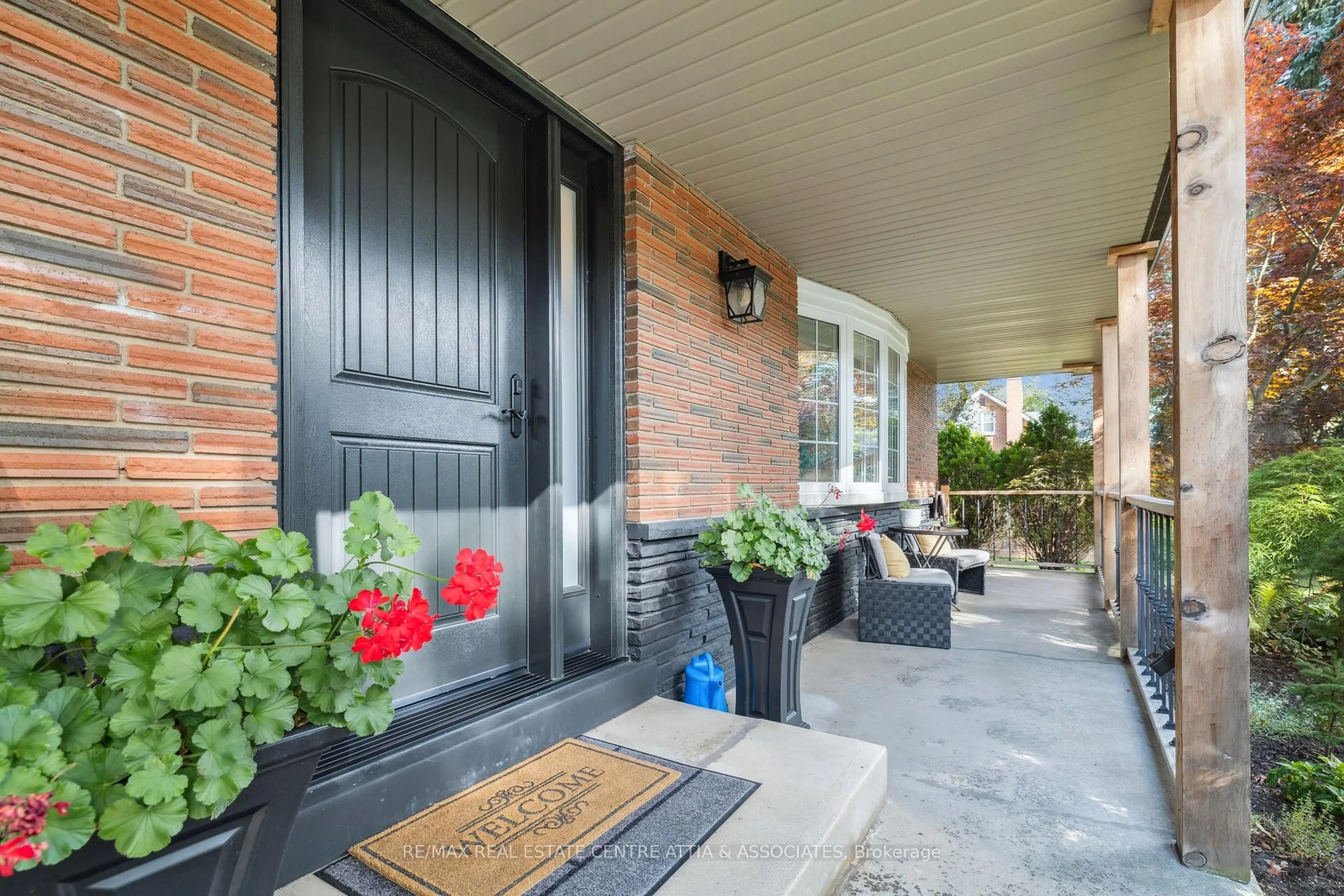 Home with brick exterior material, street for 193 Appleby Line, Burlington Ontario L7L 2X3