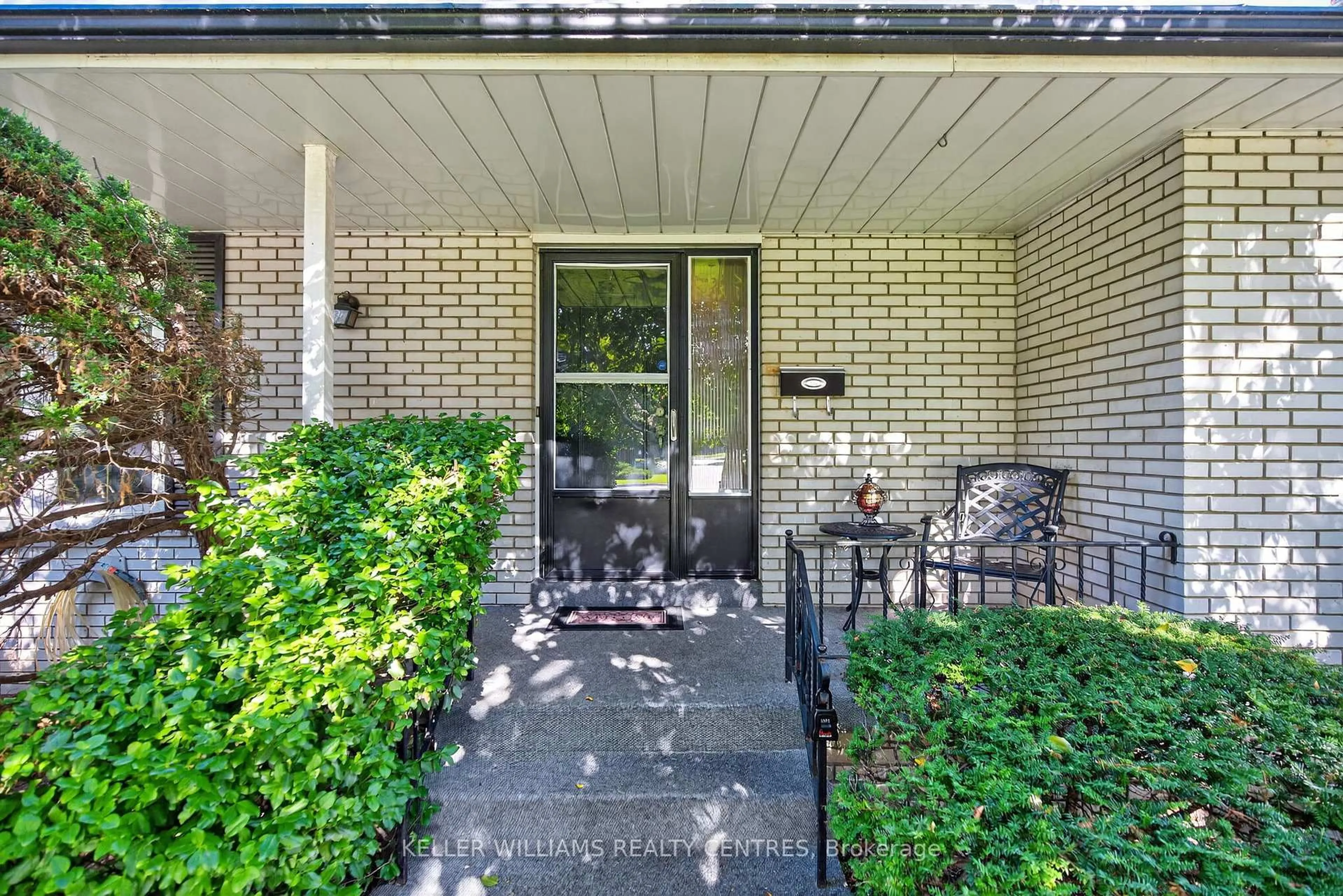 Indoor entryway for 57 Hillside Dr, Brampton Ontario L6S 1A5