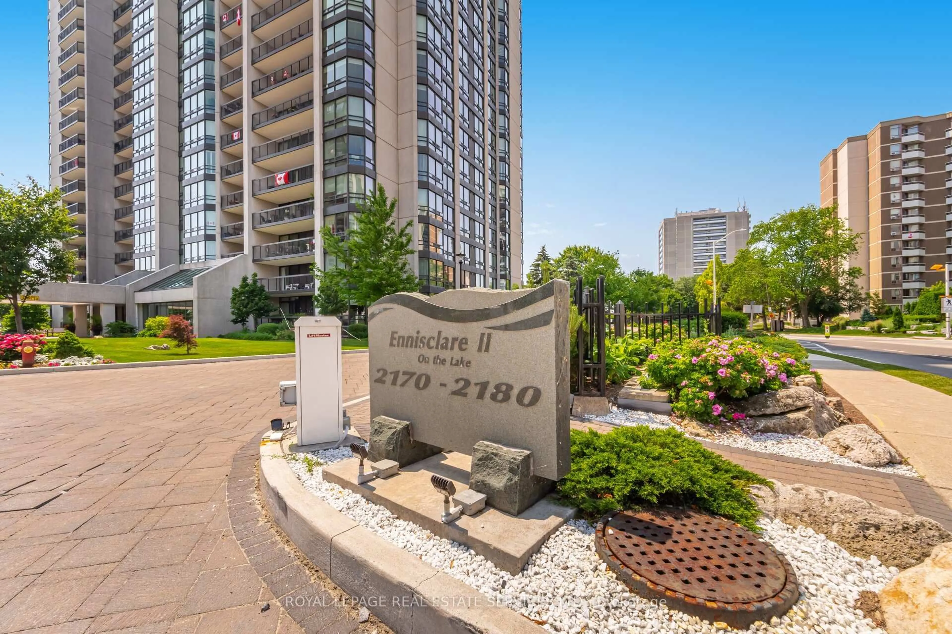 Patio, street for 2180 Marine Dr #306, Oakville Ontario L6L 5V2