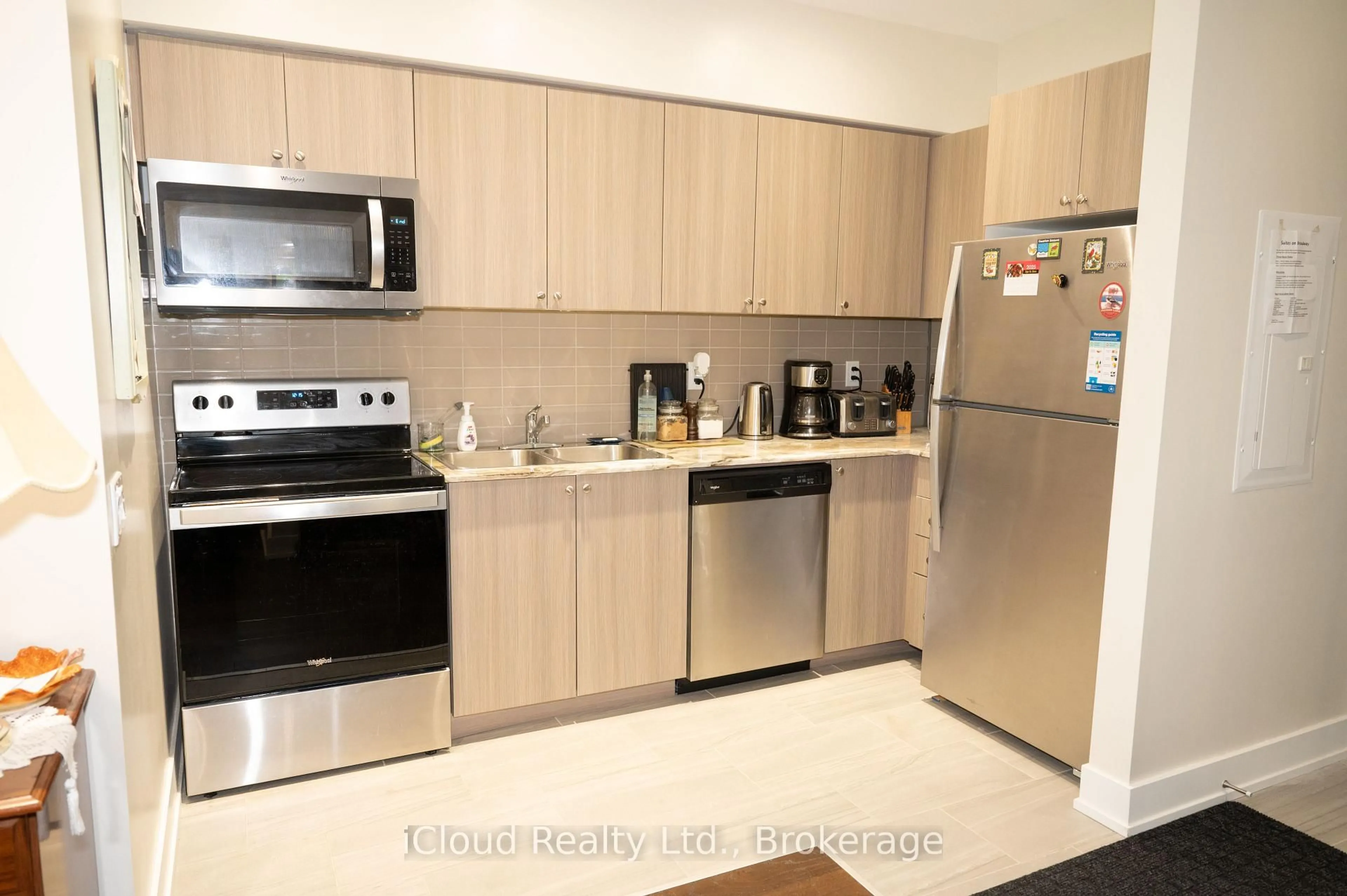 Standard kitchen, unknown for 310 Broadway Ave #103, Orangeville Ontario L9W 1L3