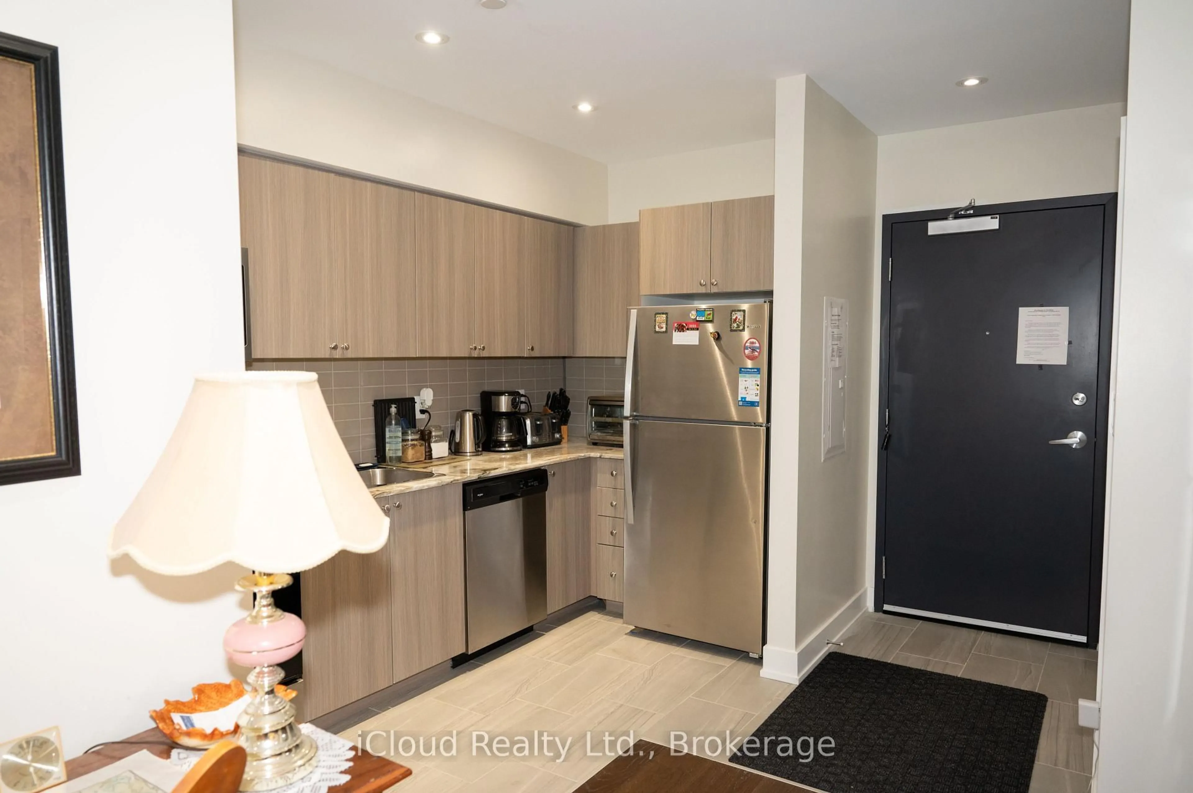 Standard kitchen, wood/laminate floor for 310 Broadway Ave #103, Orangeville Ontario L9W 1L3