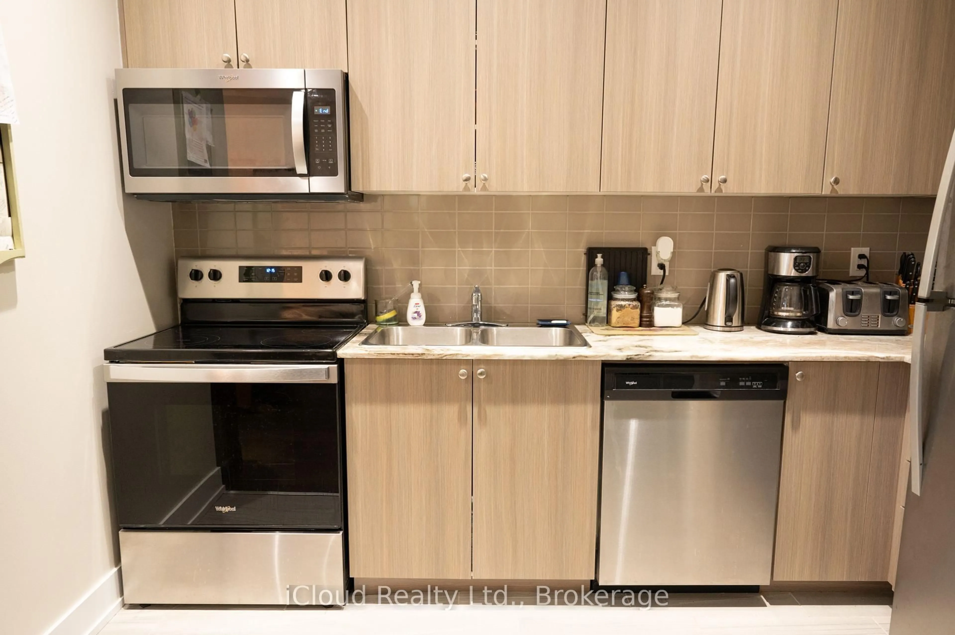 Standard kitchen, wood/laminate floor for 310 Broadway Ave #103, Orangeville Ontario L9W 1L3