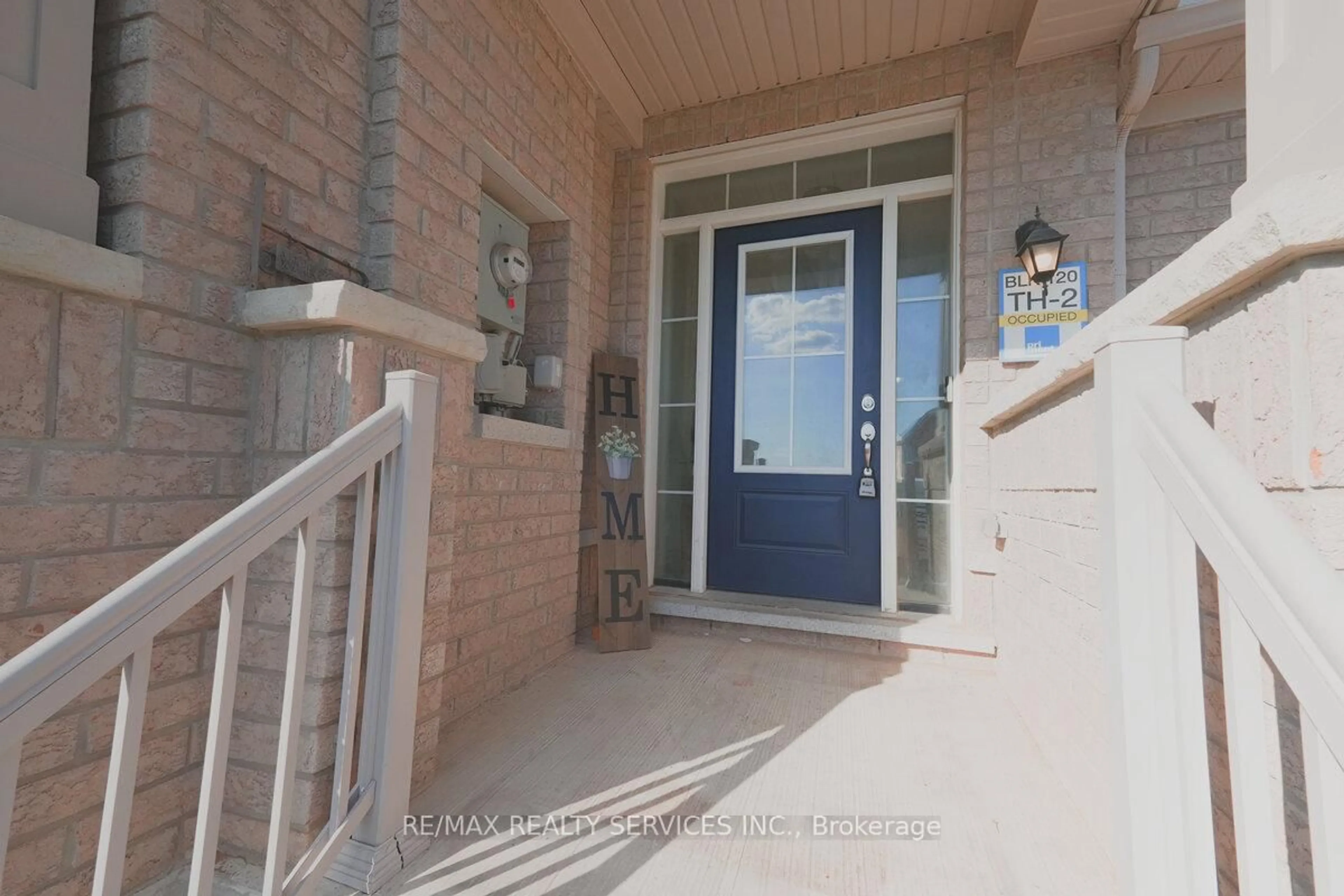 Indoor entryway for 3 Sparrowbrook St, Caledon Ontario L6V 4J2