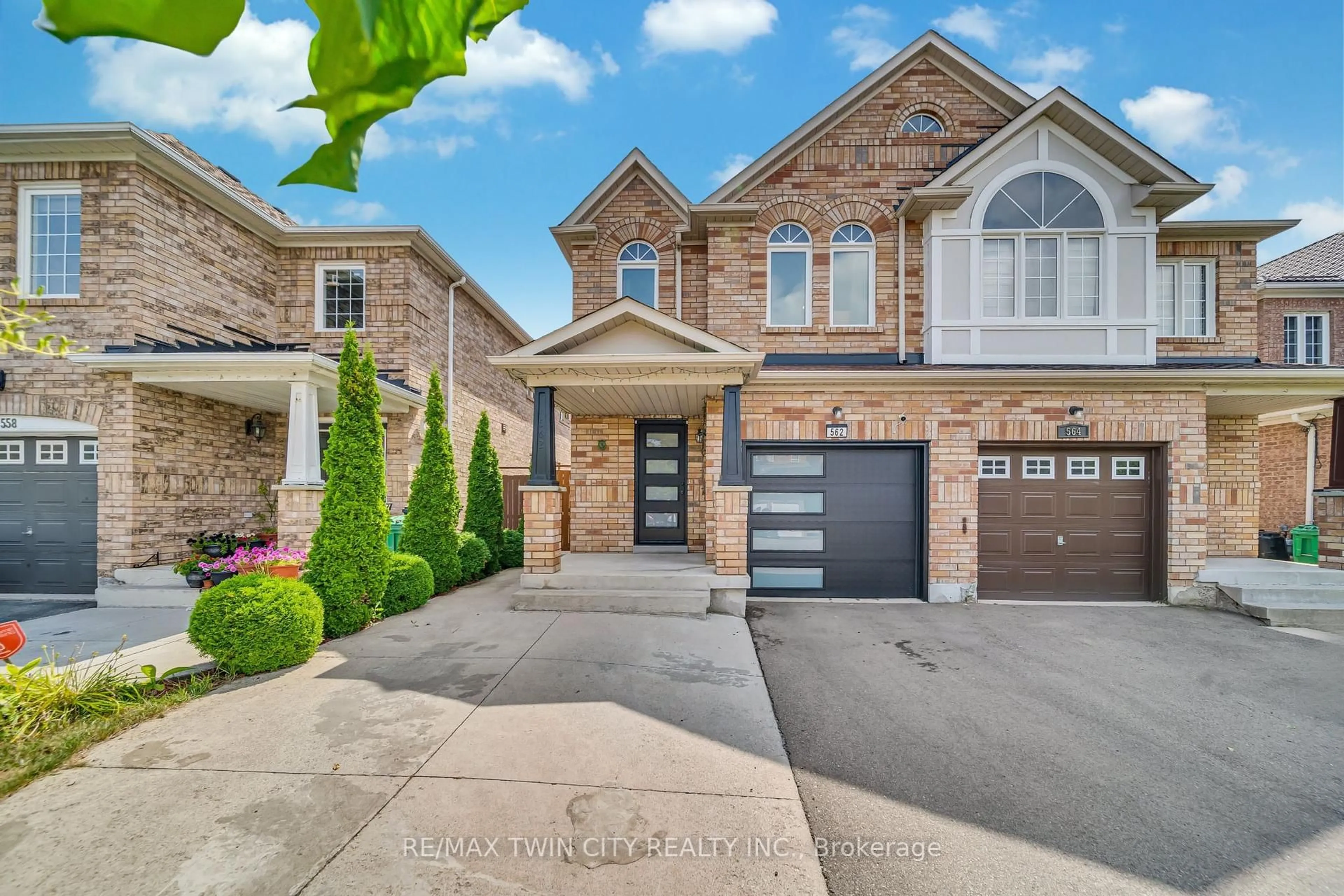 Home with brick exterior material, street for 562 Orange Walk Cres, Mississauga Ontario L5R 0A3