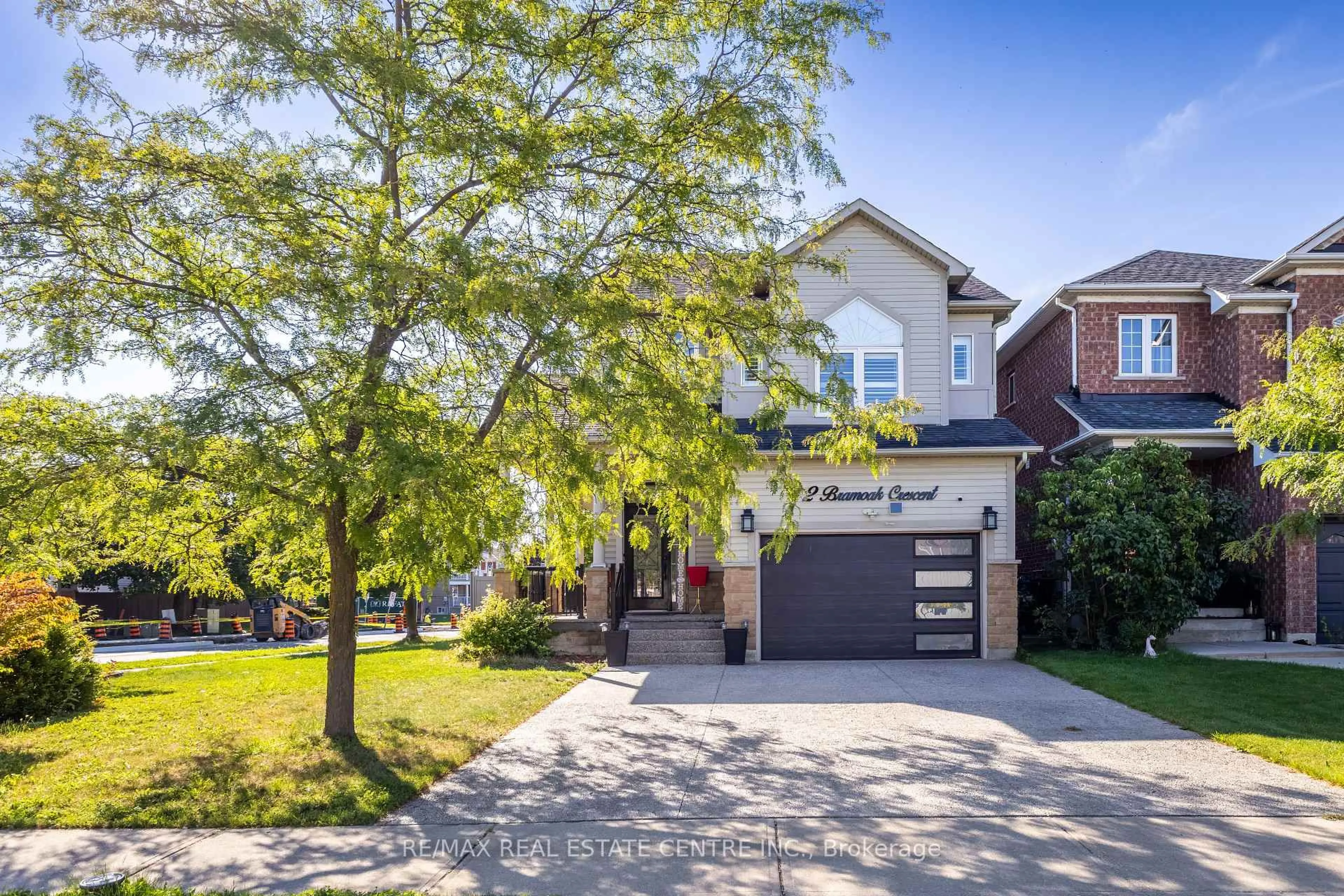 Home with brick exterior material, street for 2 Bramoak Cres, Brampton Ontario L7A 1T7