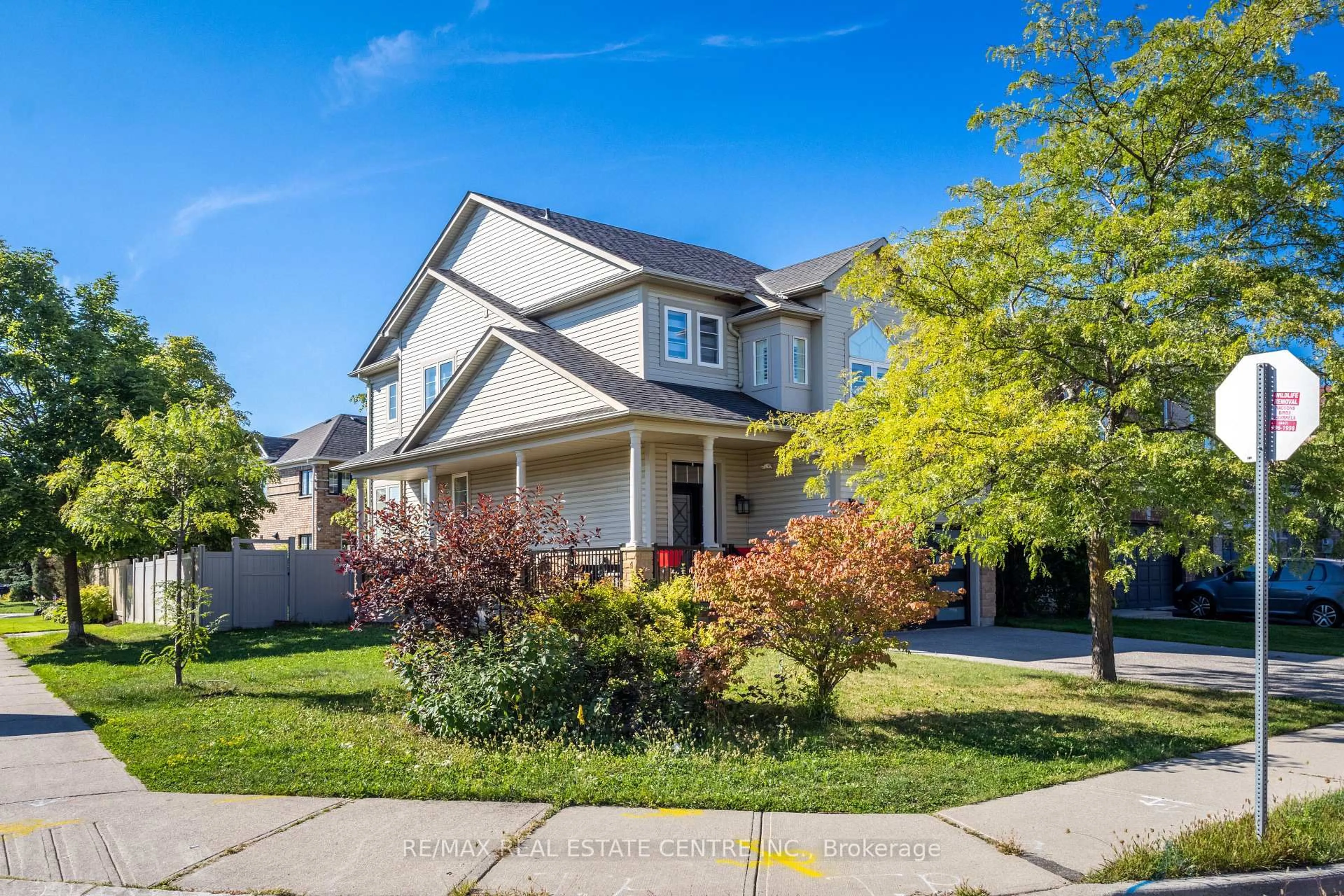 Home with vinyl exterior material, street for 2 Bramoak Cres, Brampton Ontario L7A 1T7