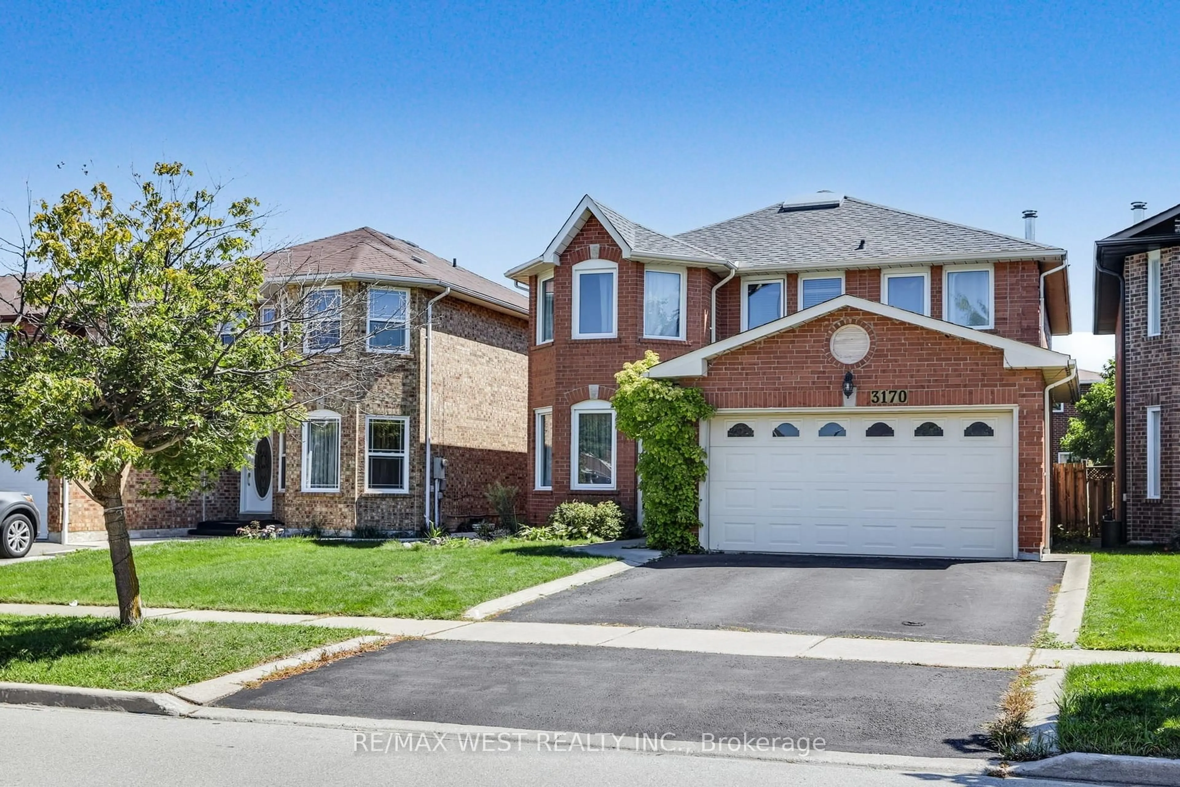 Home with brick exterior material, street for 3170 Avalon Dr, Mississauga Ontario L5N 5P4