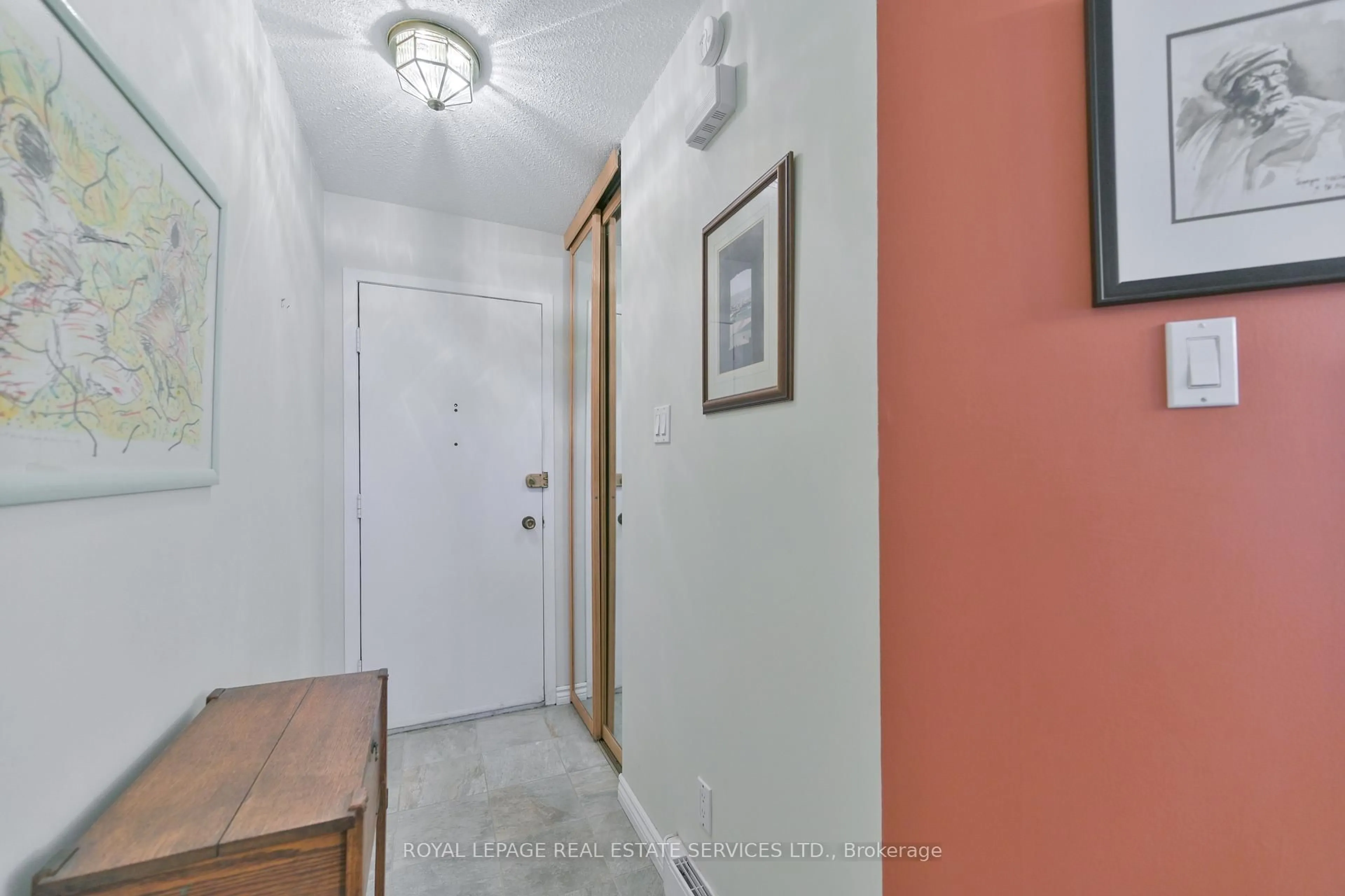Indoor entryway for 442 Perth Ave #11, Toronto Ontario M6P 3Y7