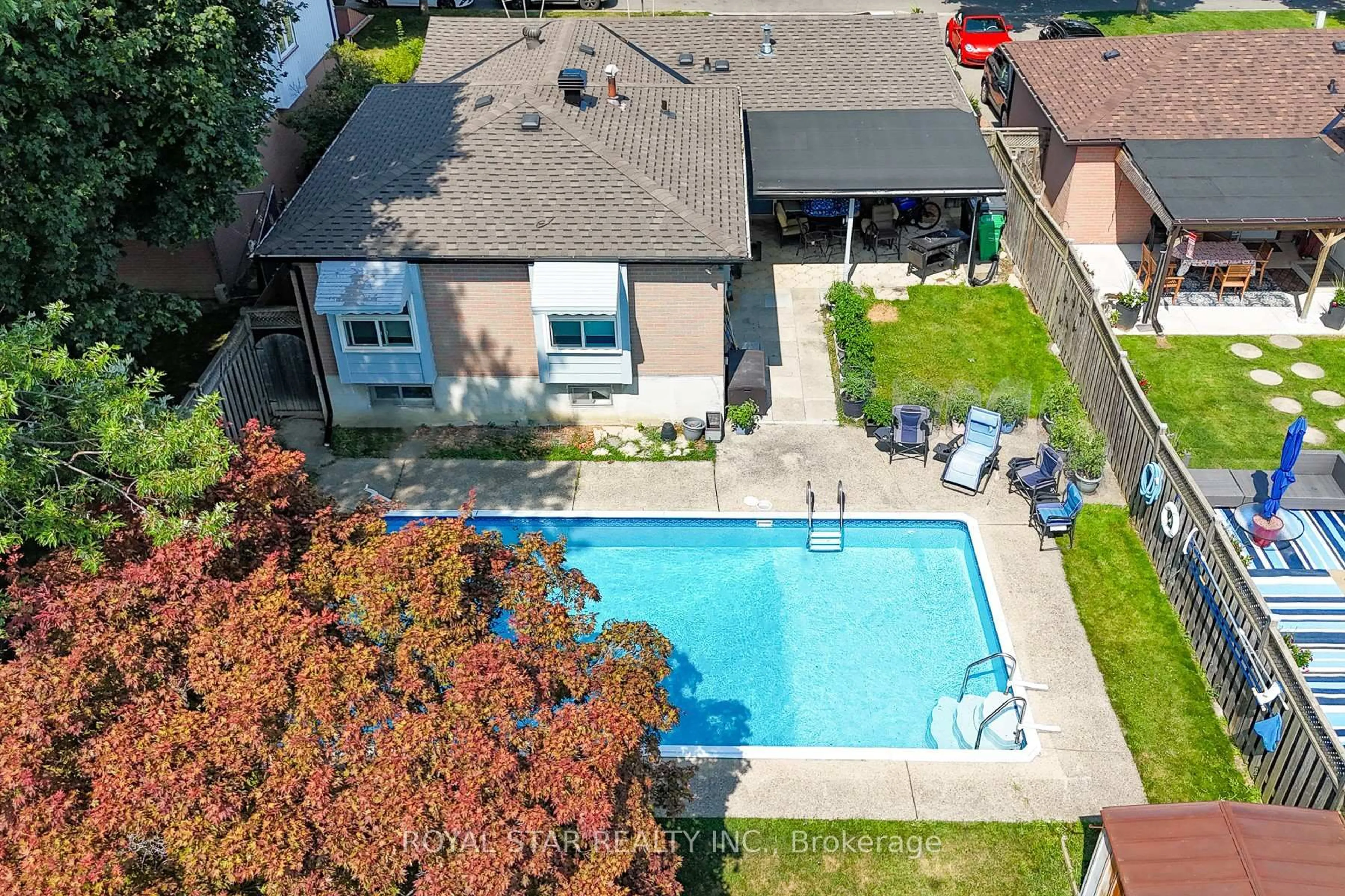 Pool for 74 Glebe Cres, Brampton Ontario L6S 1G1
