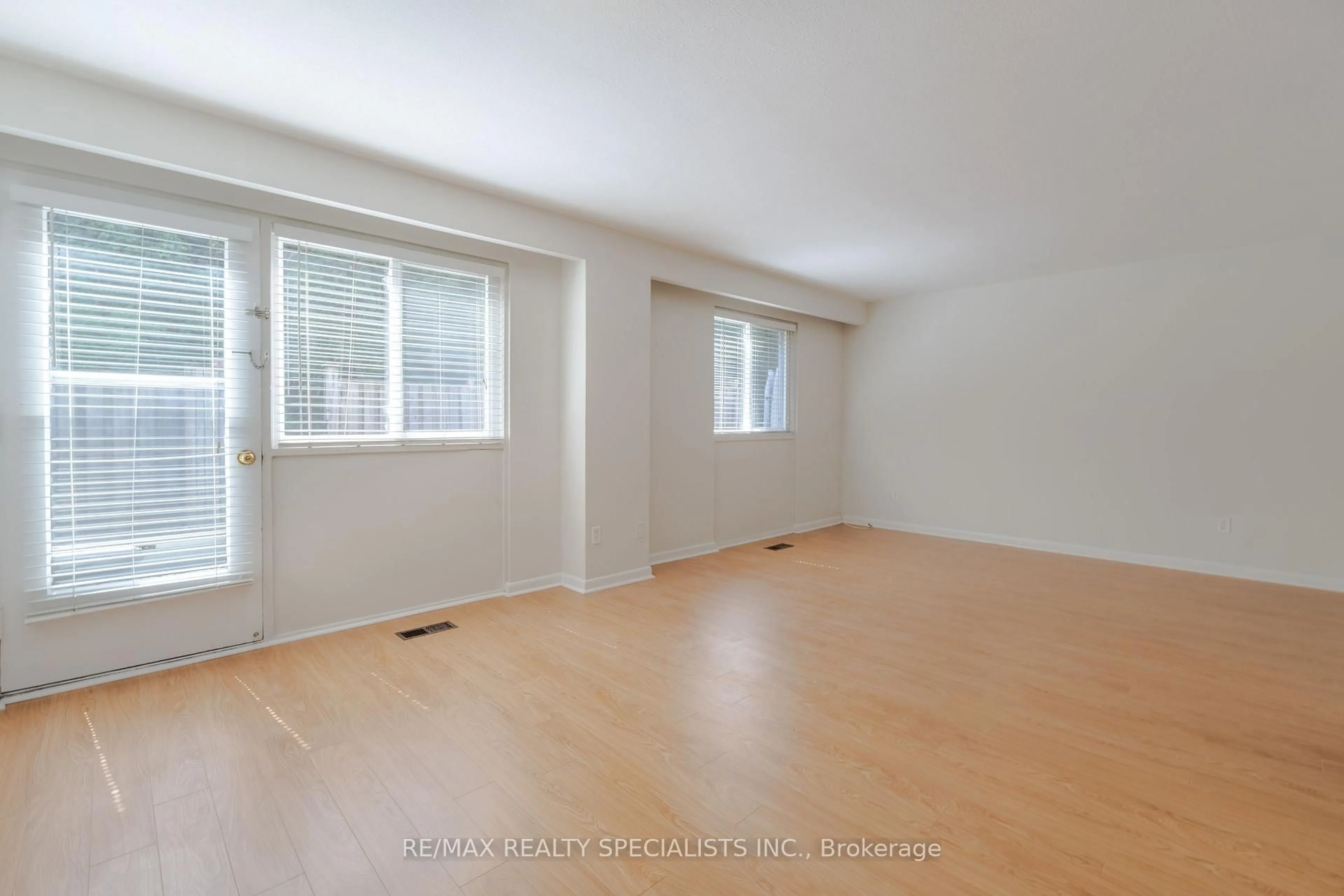 A pic of a room for 3308 The Credit Woodlands #20, Mississauga Ontario L5C 2J8