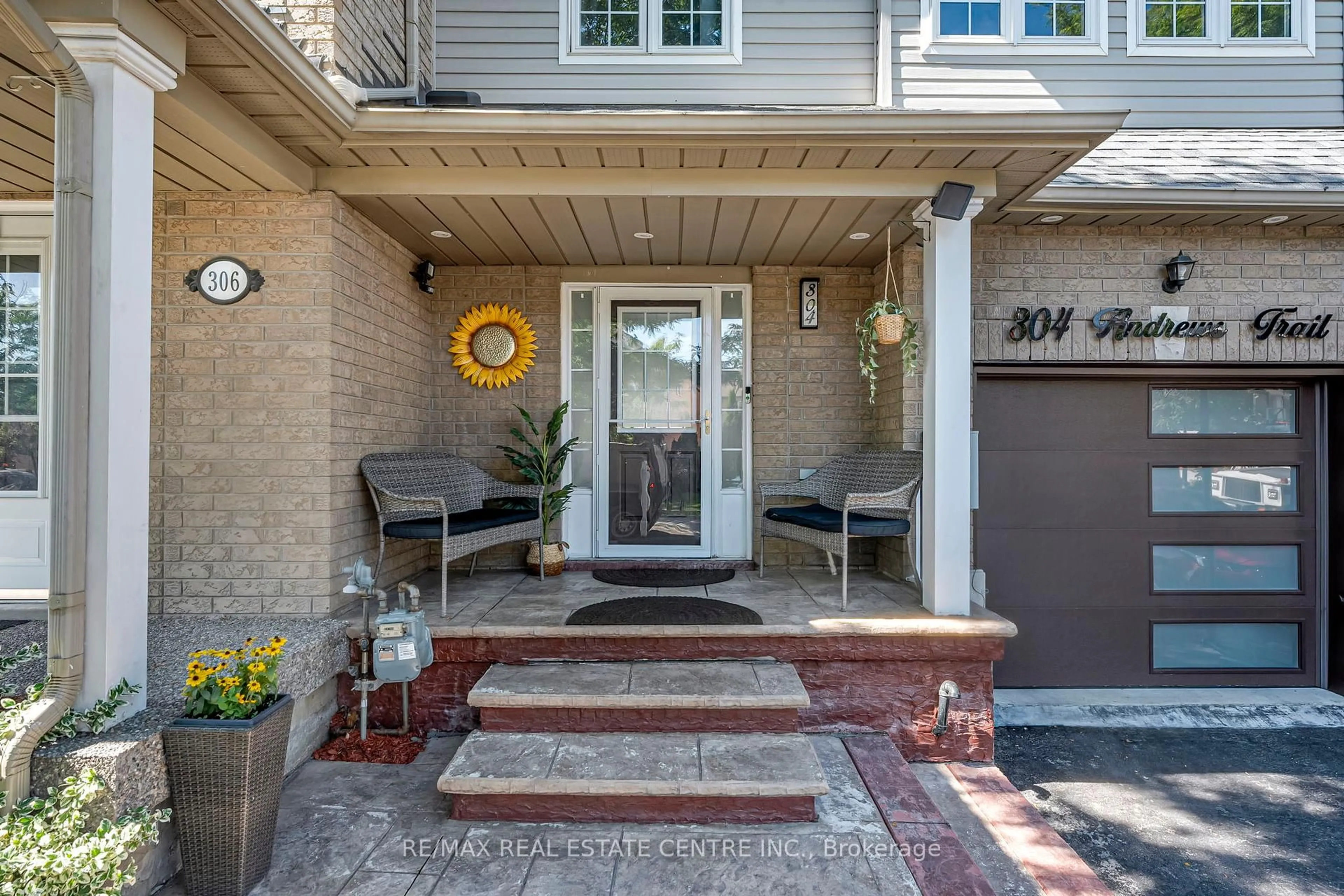 Indoor entryway for 304 Andrews Tr, Milton Ontario L9T 6S5