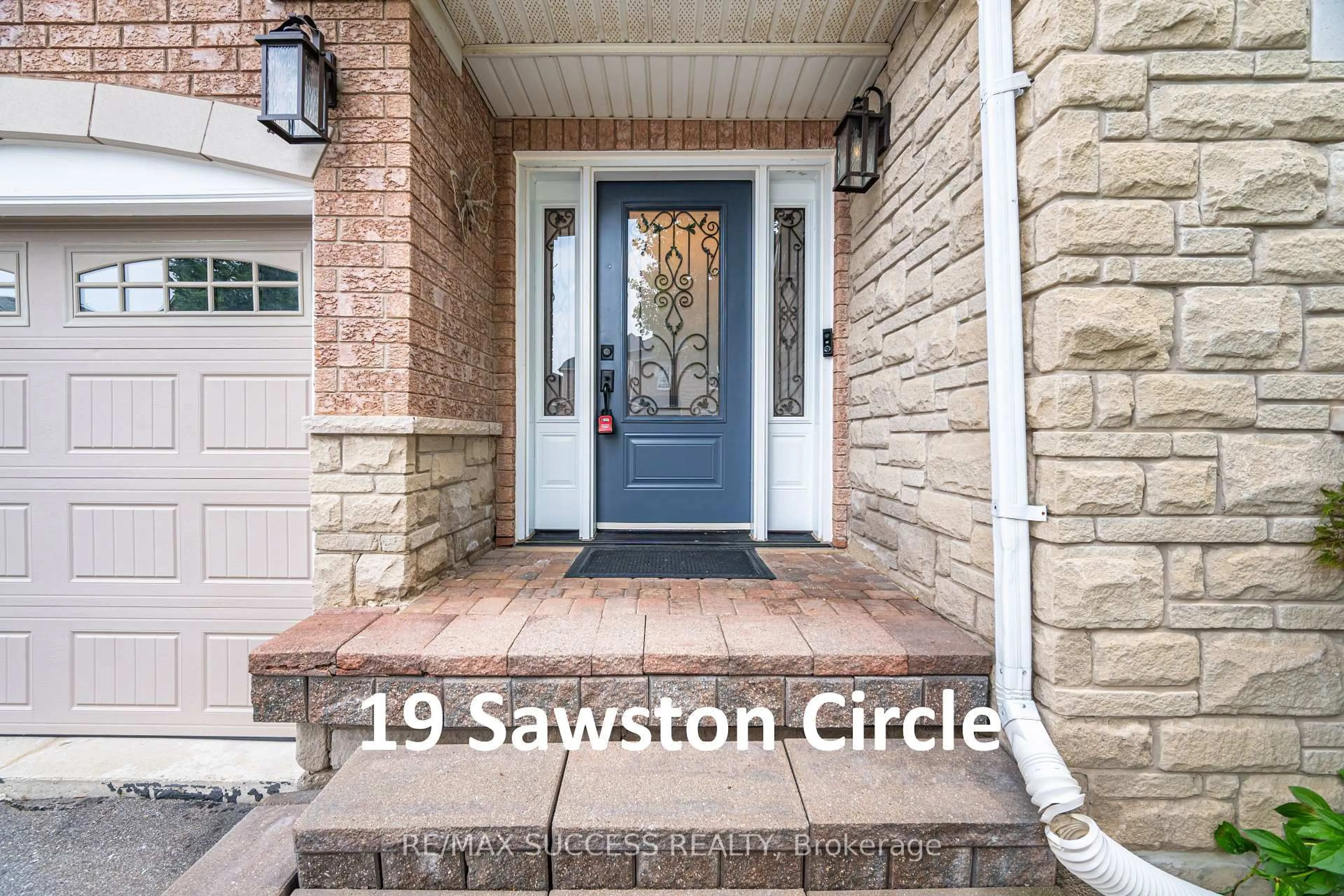 Indoor entryway for 19 Sawston Circ, Brampton Ontario L7A 2N7