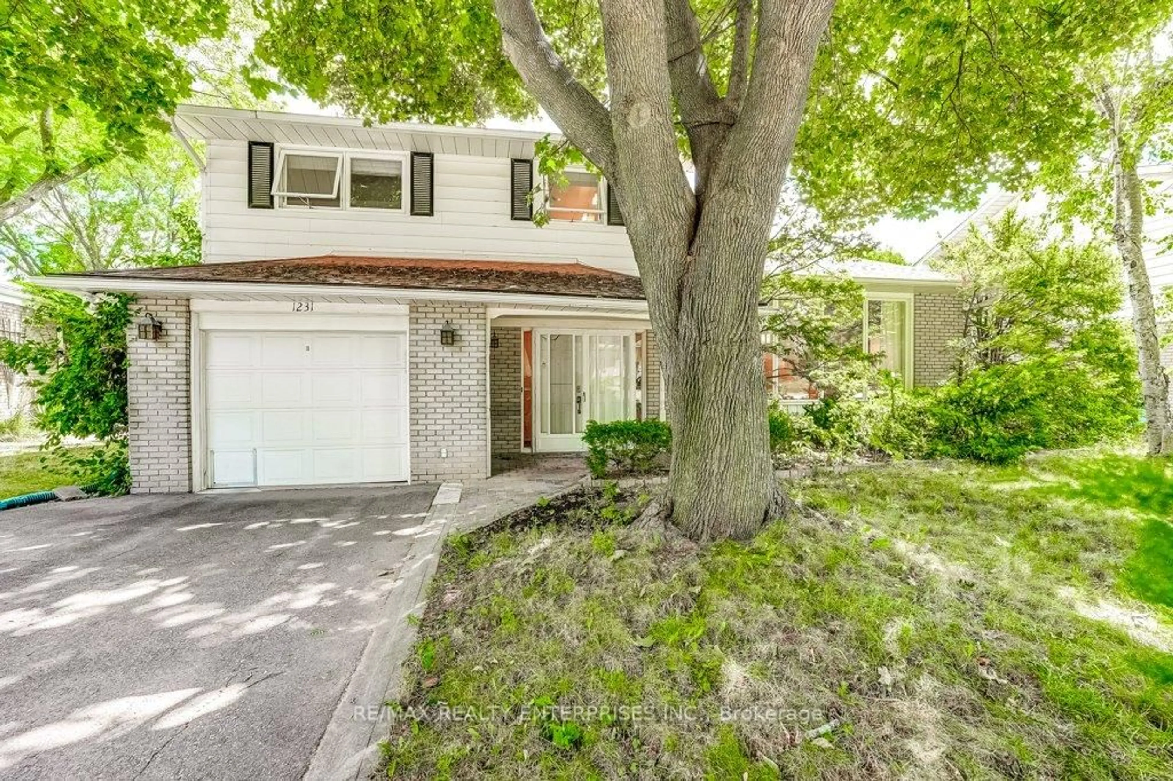 Home with brick exterior material, street for 1231 Kingsmead Cres, Oakville Ontario L6H 2K5