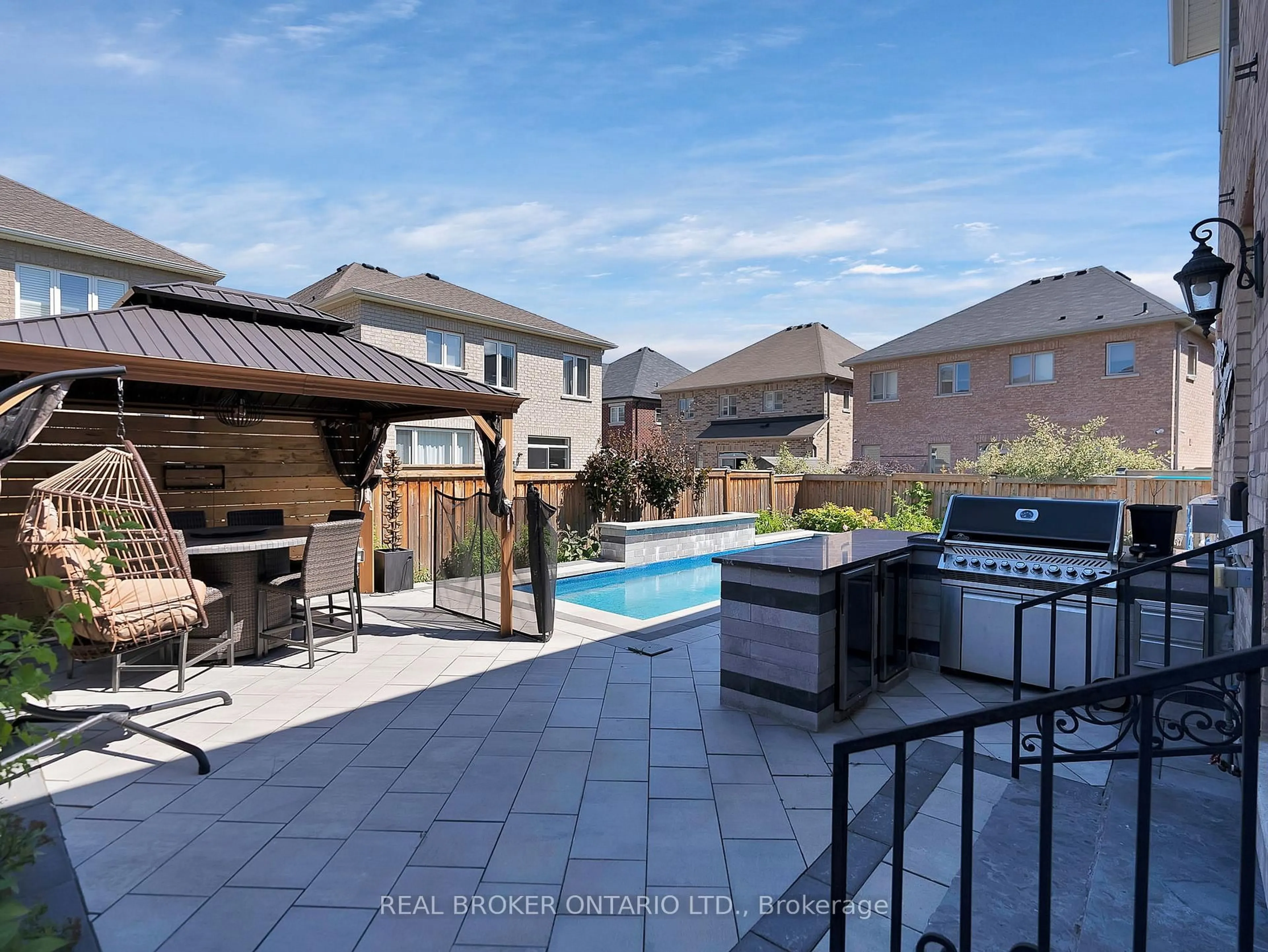 Patio, unknown for 7 Maple Trail Rd, Caledon Ontario L7C 3Z8