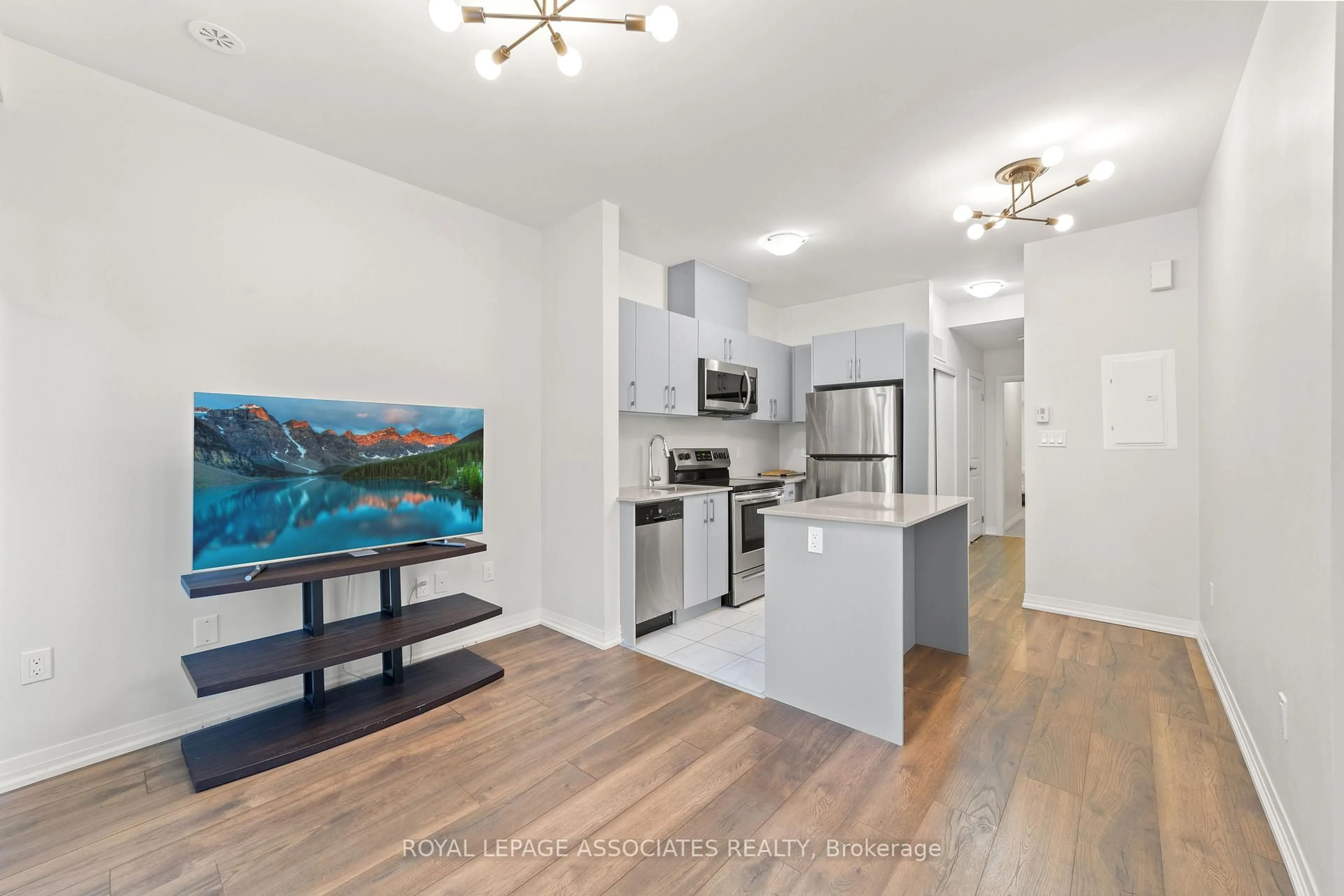 Open concept kitchen, unknown for 1165 Journeyman Lane #213, Mississauga Ontario L5J 0B6