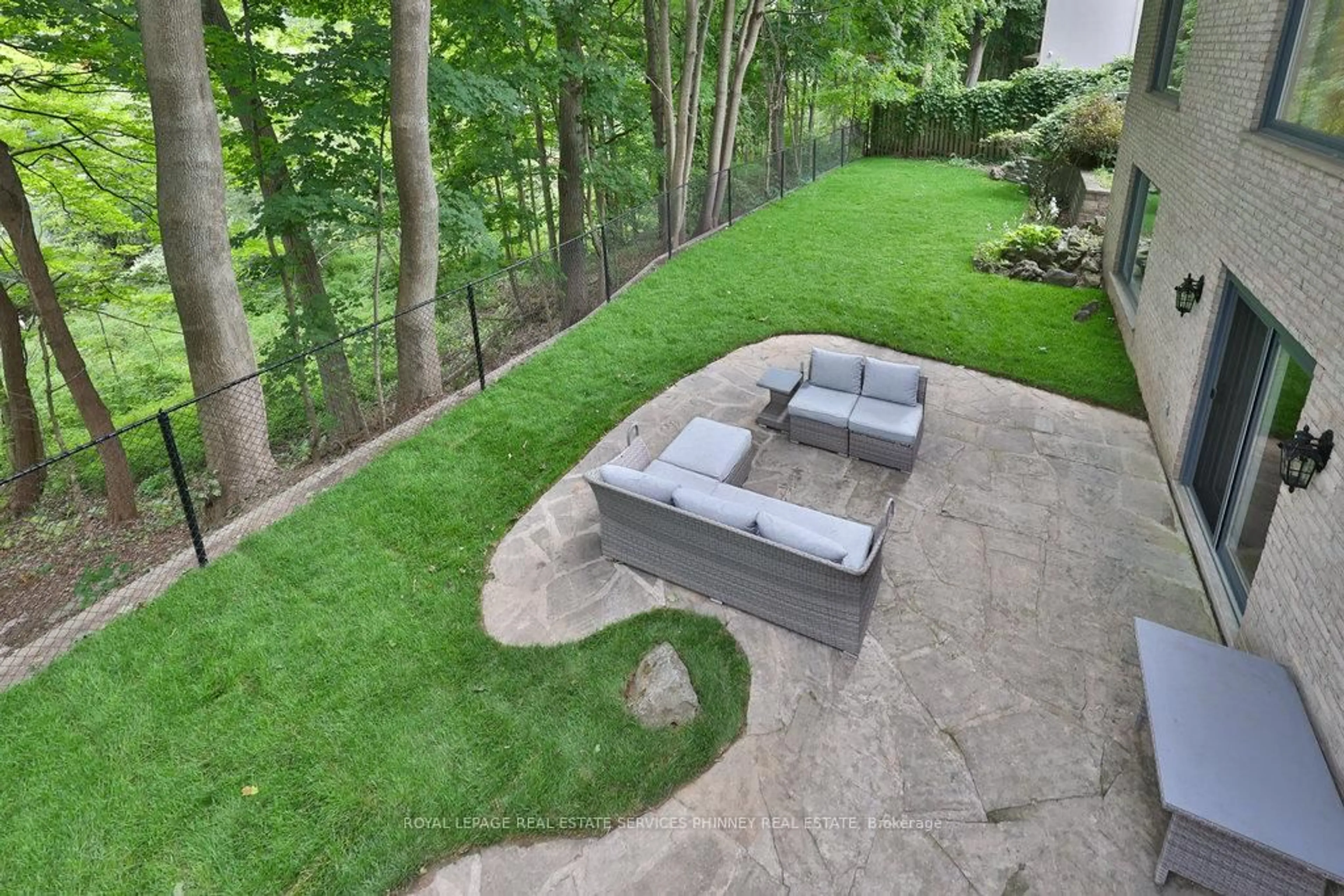 Patio, unknown for 1033 Wenleigh Crt, Mississauga Ontario L5H 1M7