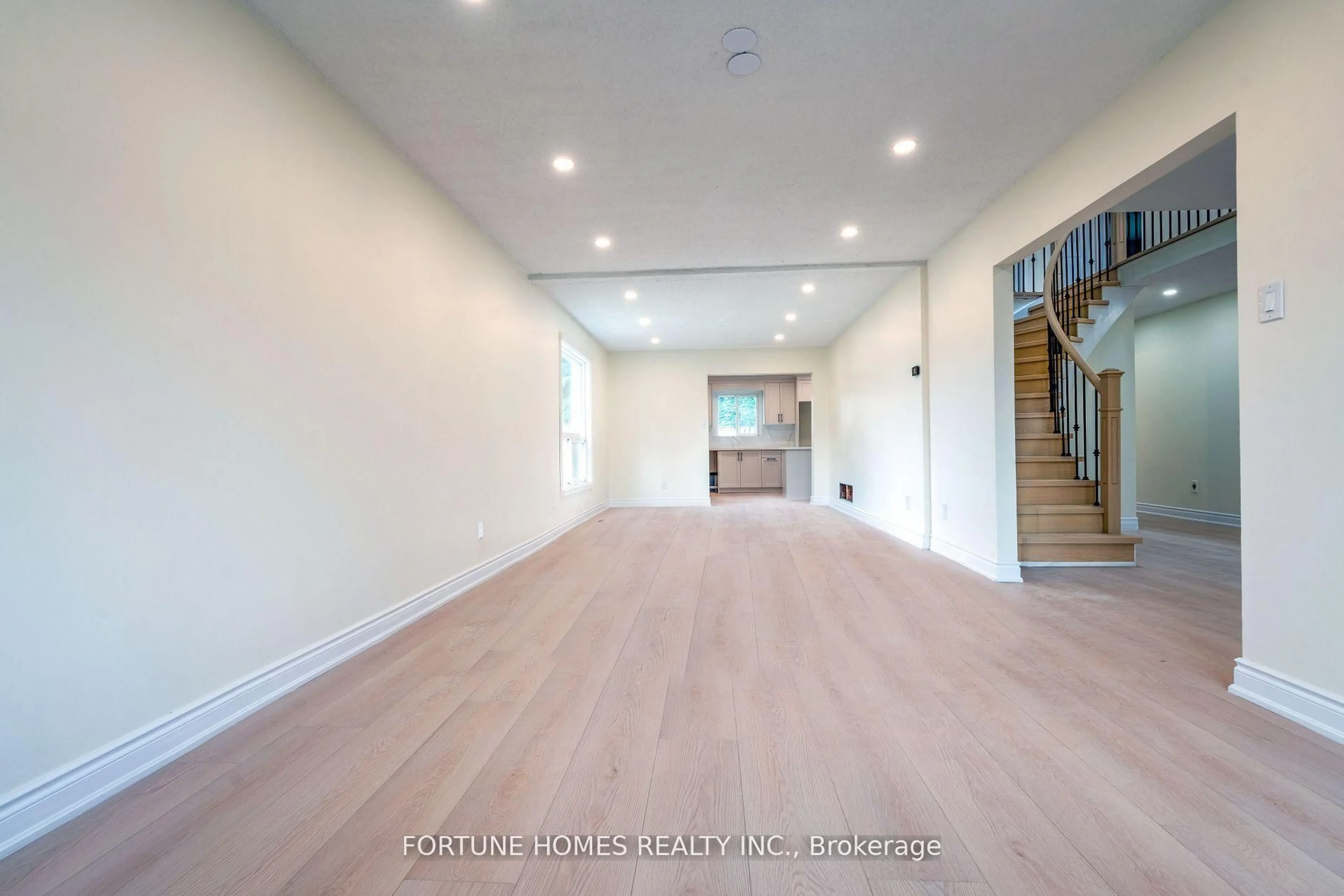 Indoor foyer for 68 Nasmith St, Brampton Ontario L6S 4Z5