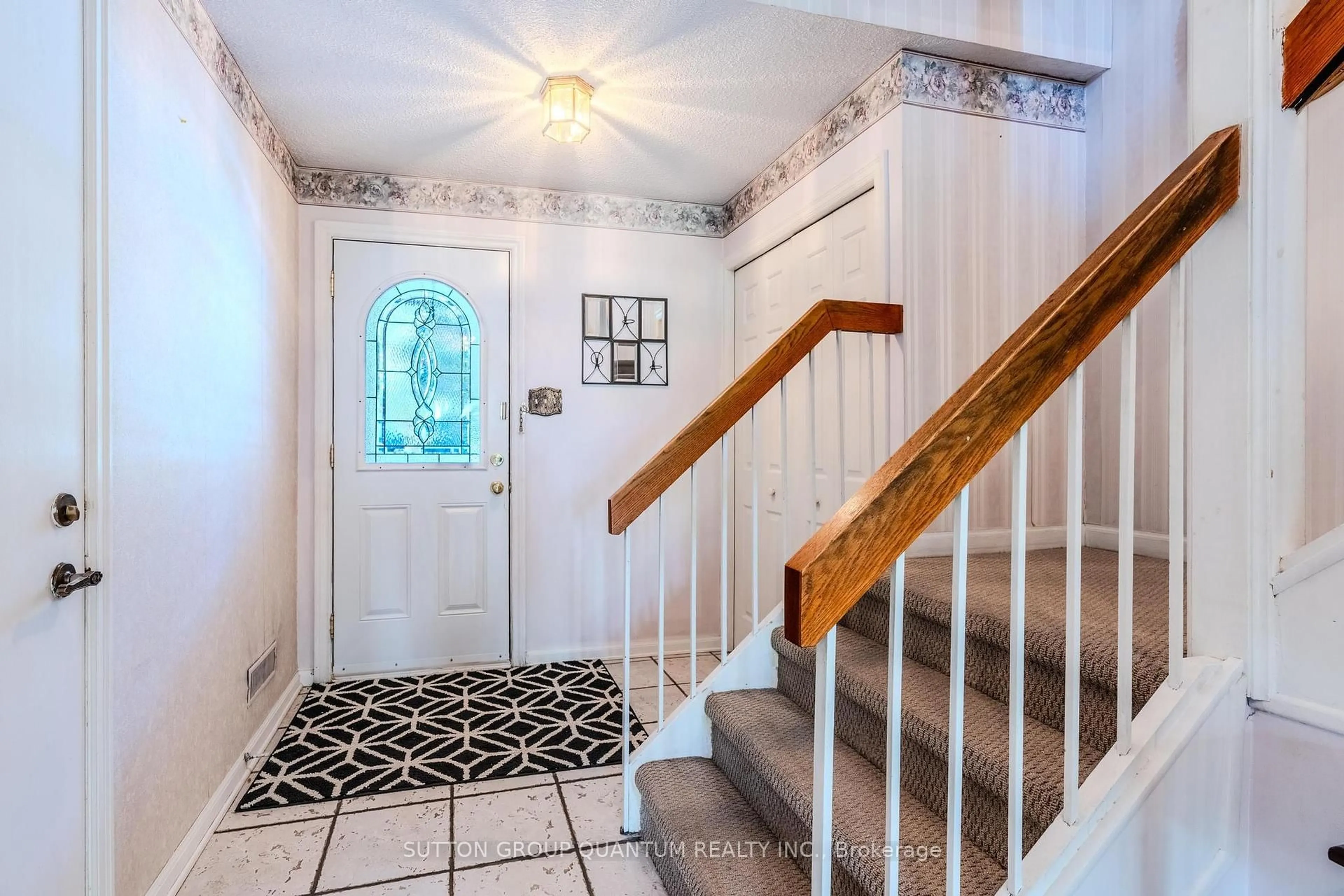 Indoor entryway for 1020 Walden Circ #15, Mississauga Ontario L5J 4J9