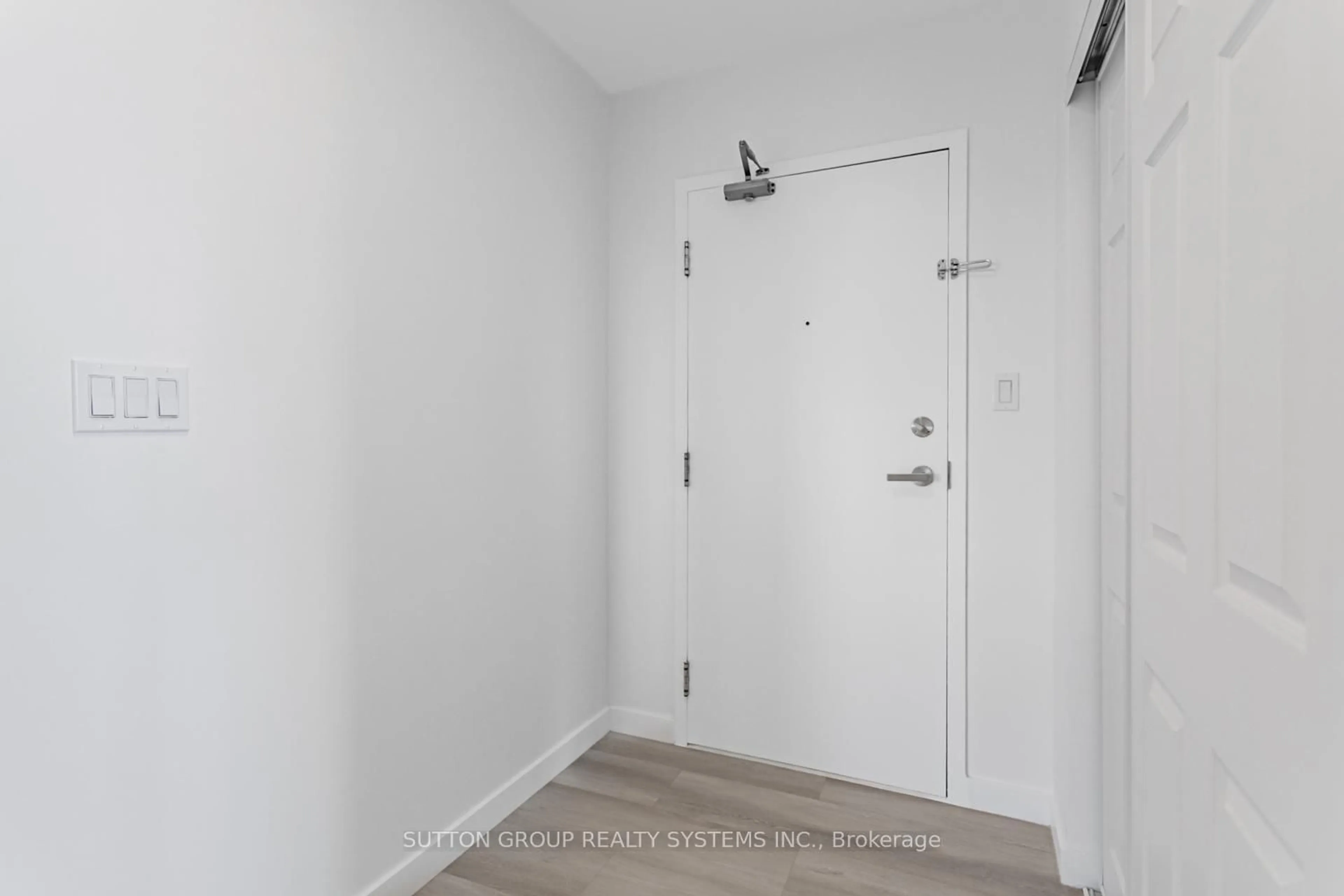 Unknown for 1001 Cedarglen Gate #619, Mississauga Ontario L5C 4R2