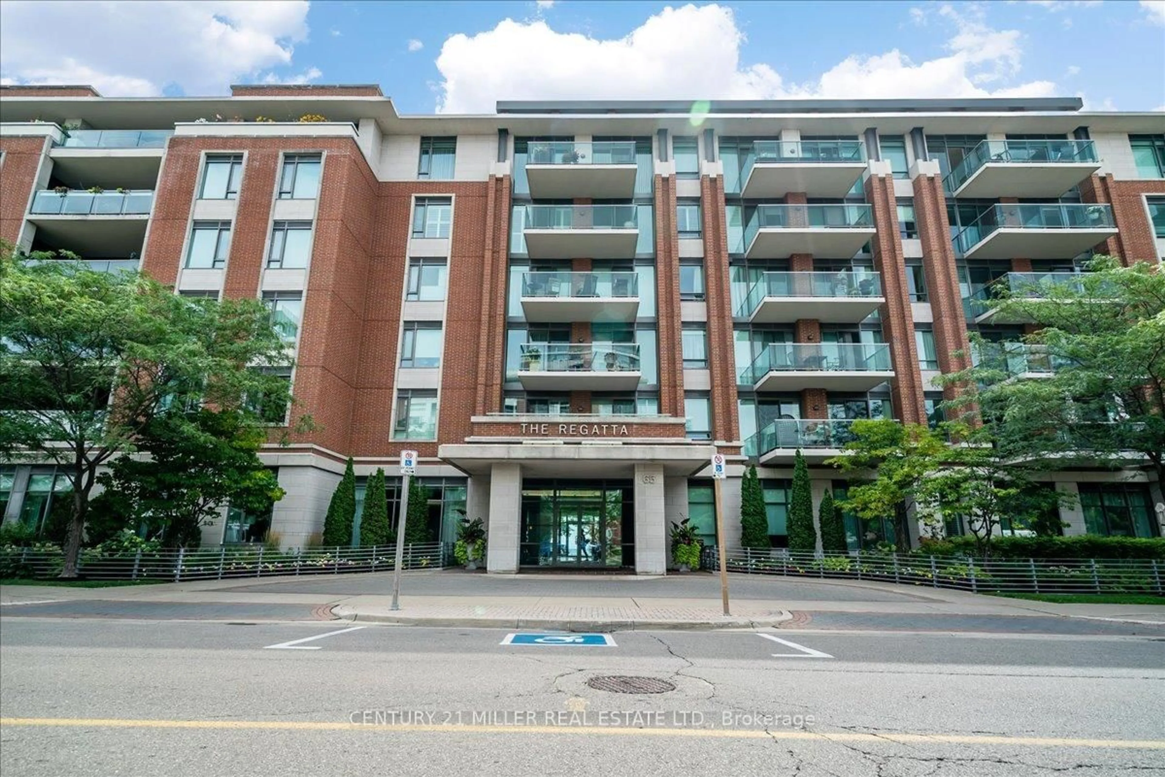 Indoor foyer for 65 Port St #601, Mississauga Ontario L5G 4V3