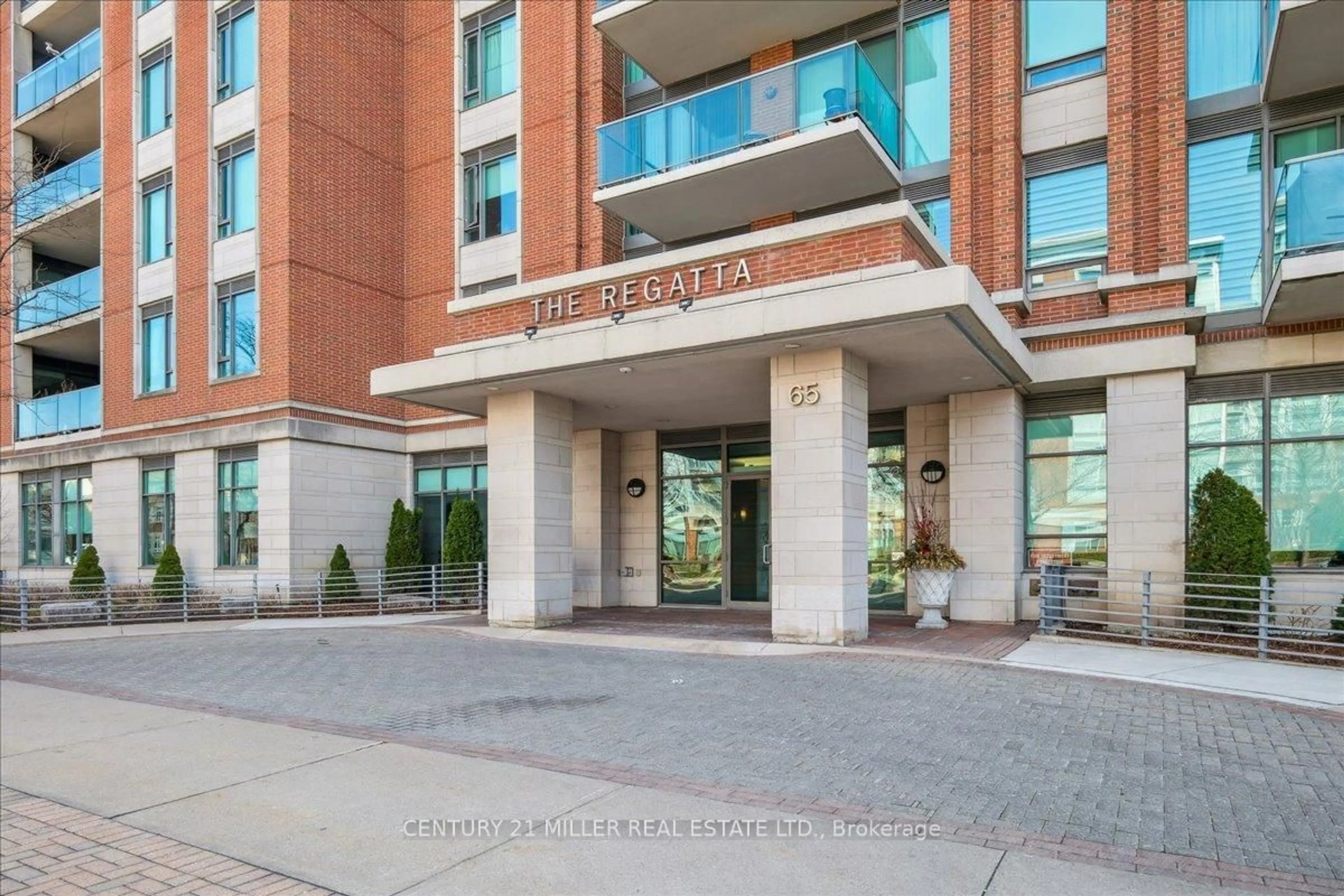 Indoor foyer for 65 Port St #601, Mississauga Ontario L5G 4V3