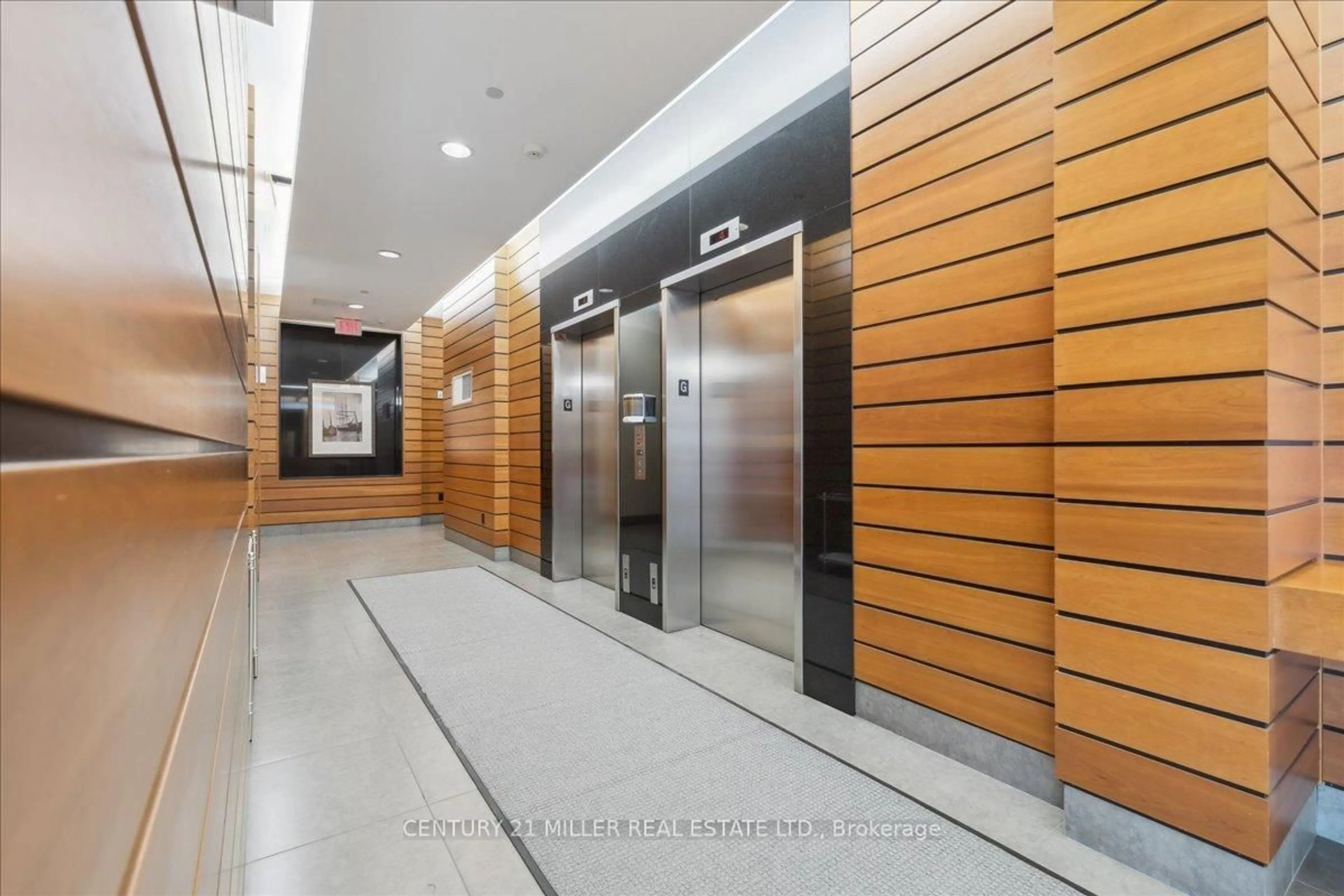 Indoor foyer for 65 Port St #601, Mississauga Ontario L5G 4V3