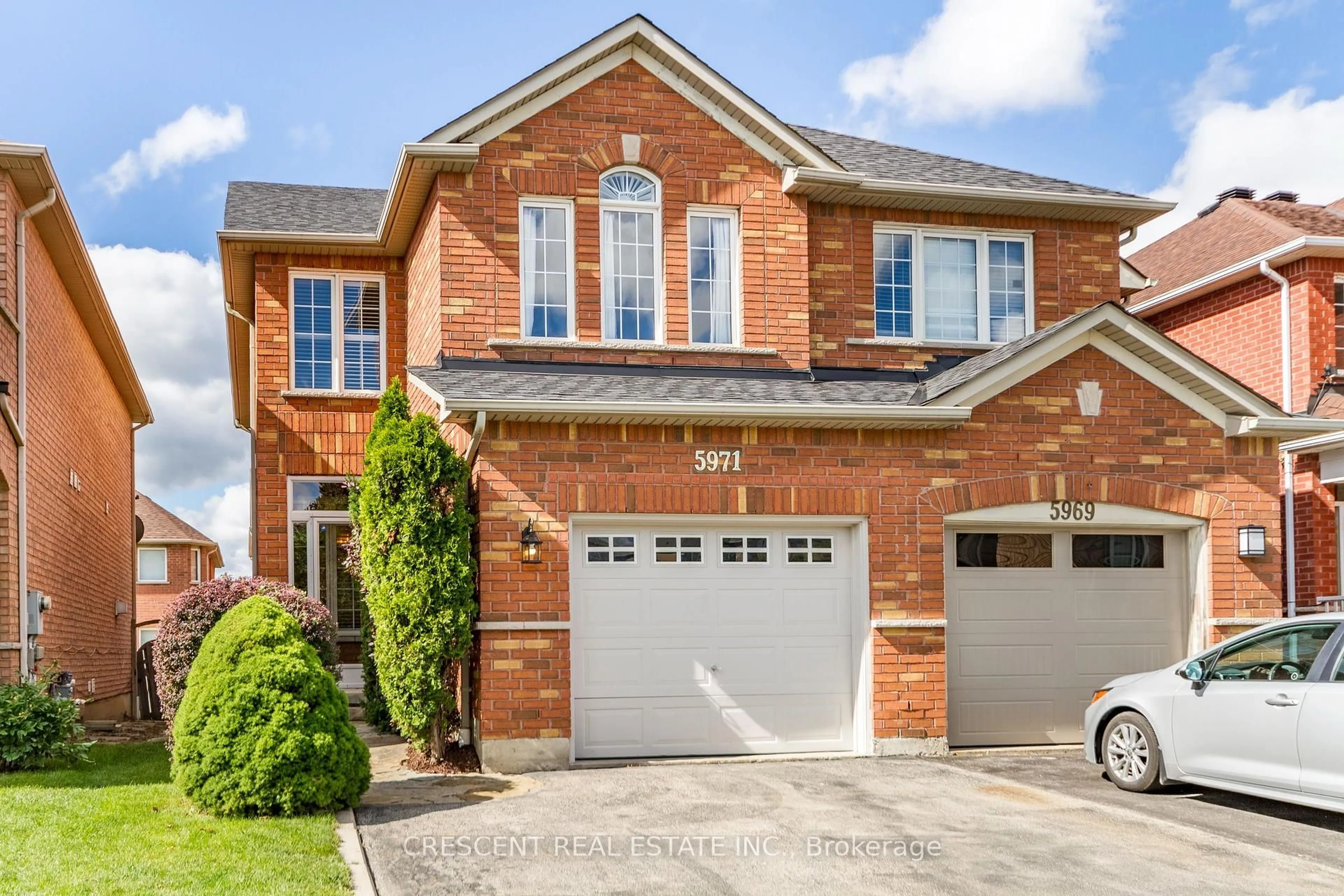 Home with brick exterior material, street for 5971 Stonebriar Cres, Mississauga Ontario L5V 2T9