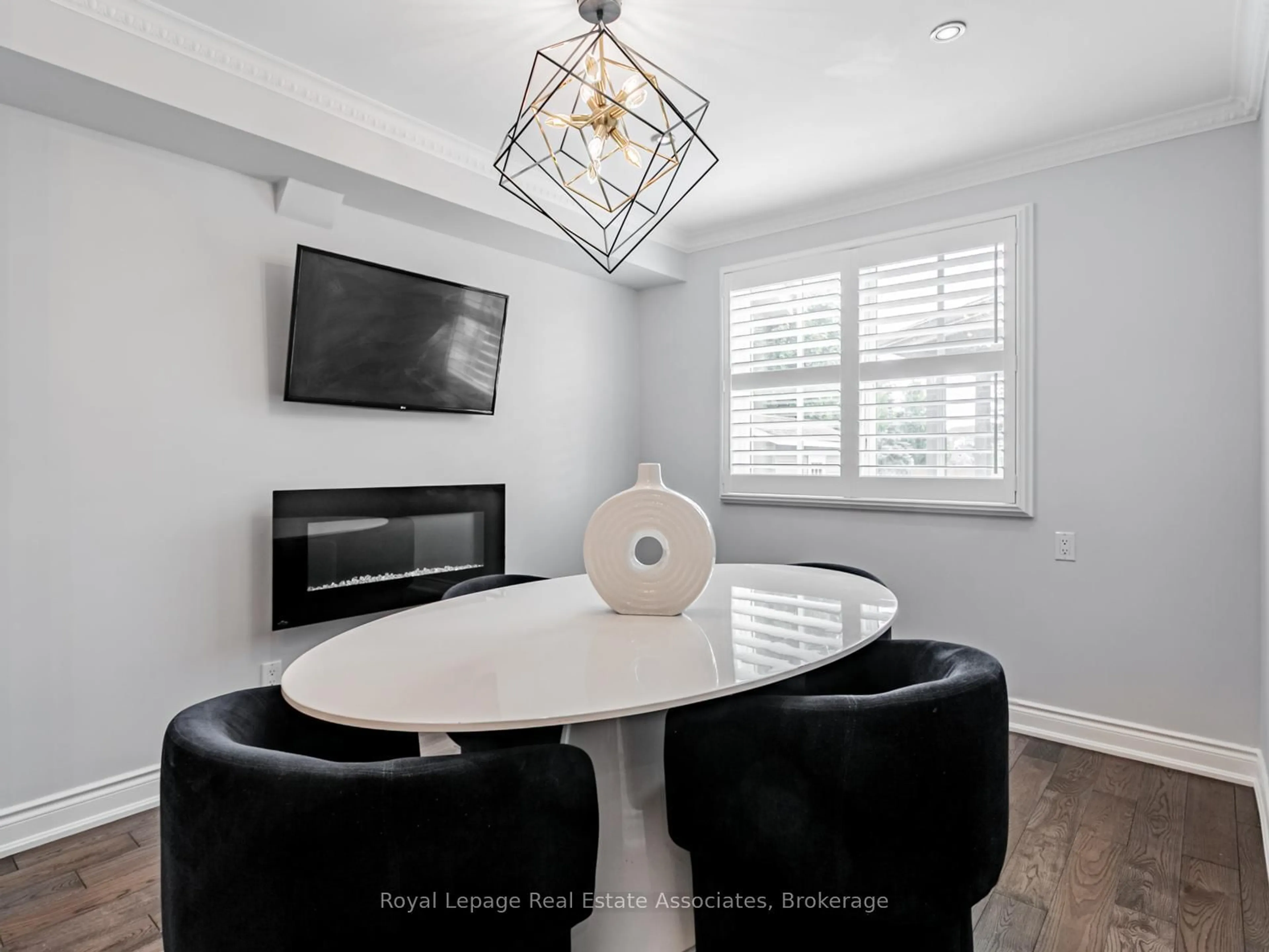 Unknown for 35 Glenmanor Dr, Brampton Ontario L6Z 3Z1