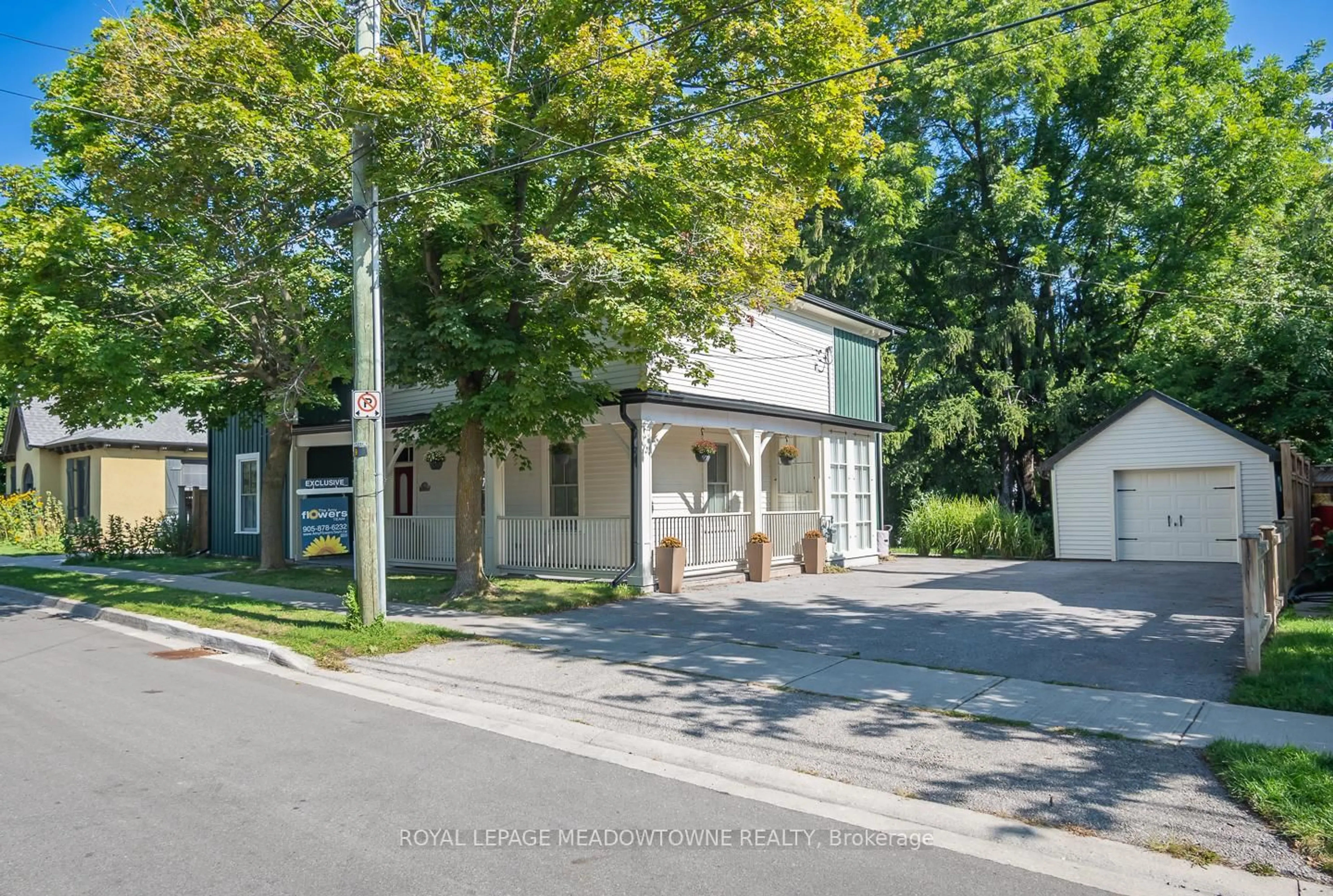 A pic from outside/outdoor area/front of a property/back of a property/a pic from drone, street for 49 James St, Milton Ontario L9T 2P5
