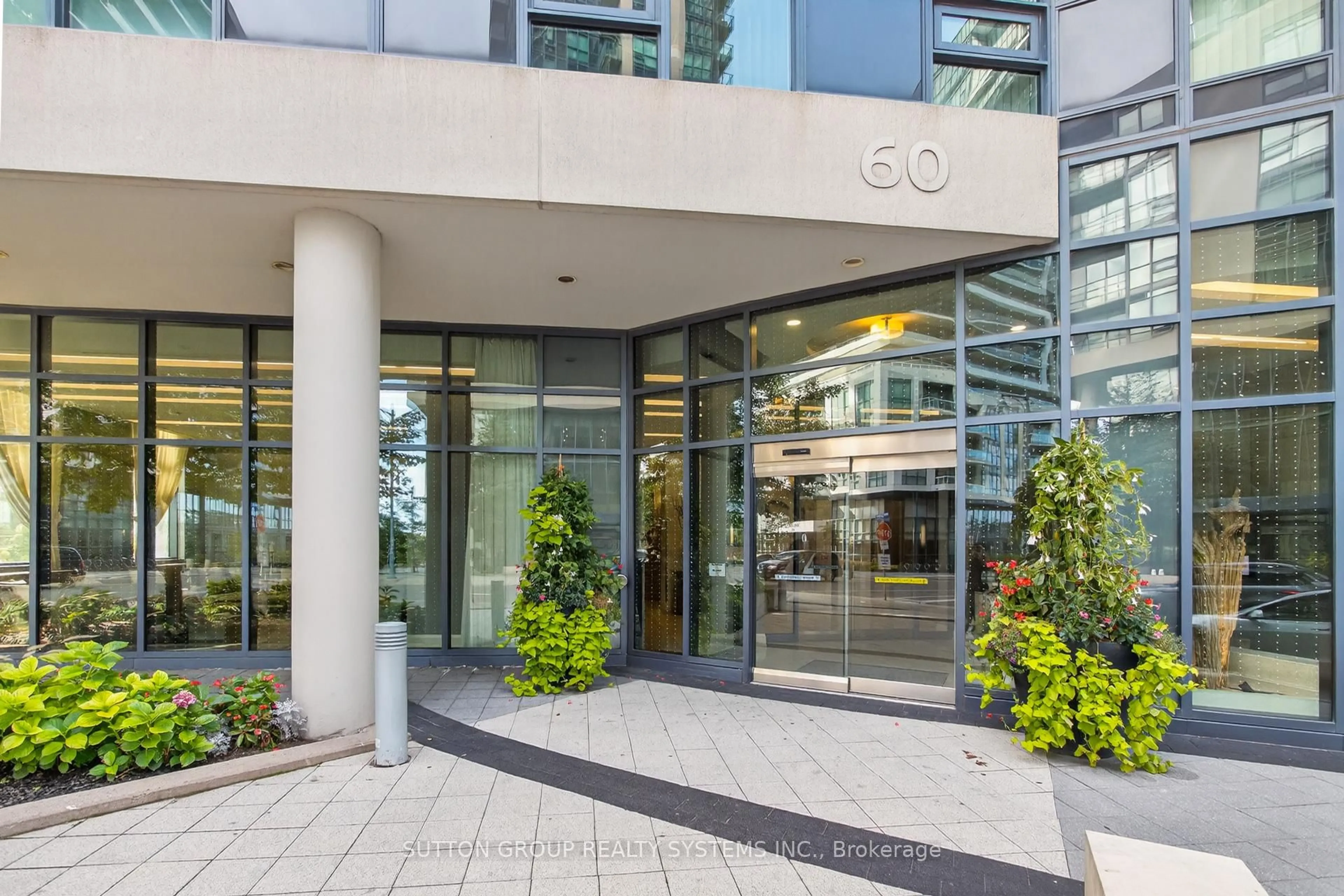 Indoor foyer for 60 Annie Craig Dr #815, Toronto Ontario M8V 0C5