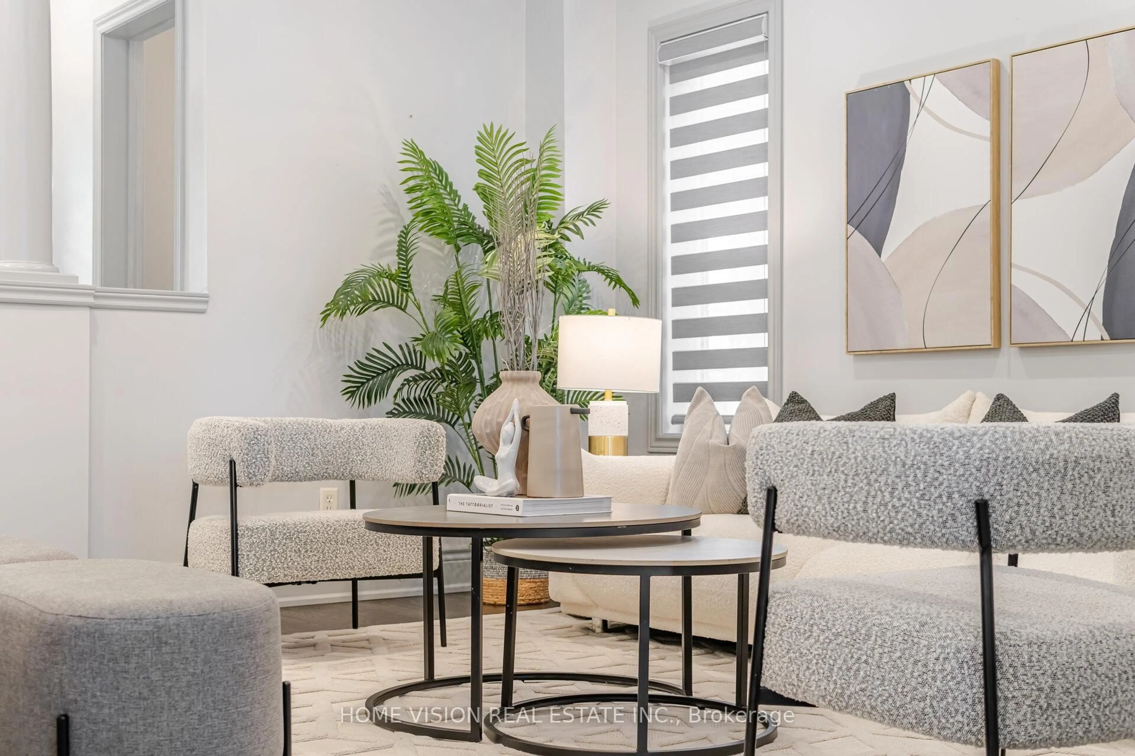 Living room with furniture, unknown for 6560 Western Skies Way, Mississauga Ontario L5W 1G4