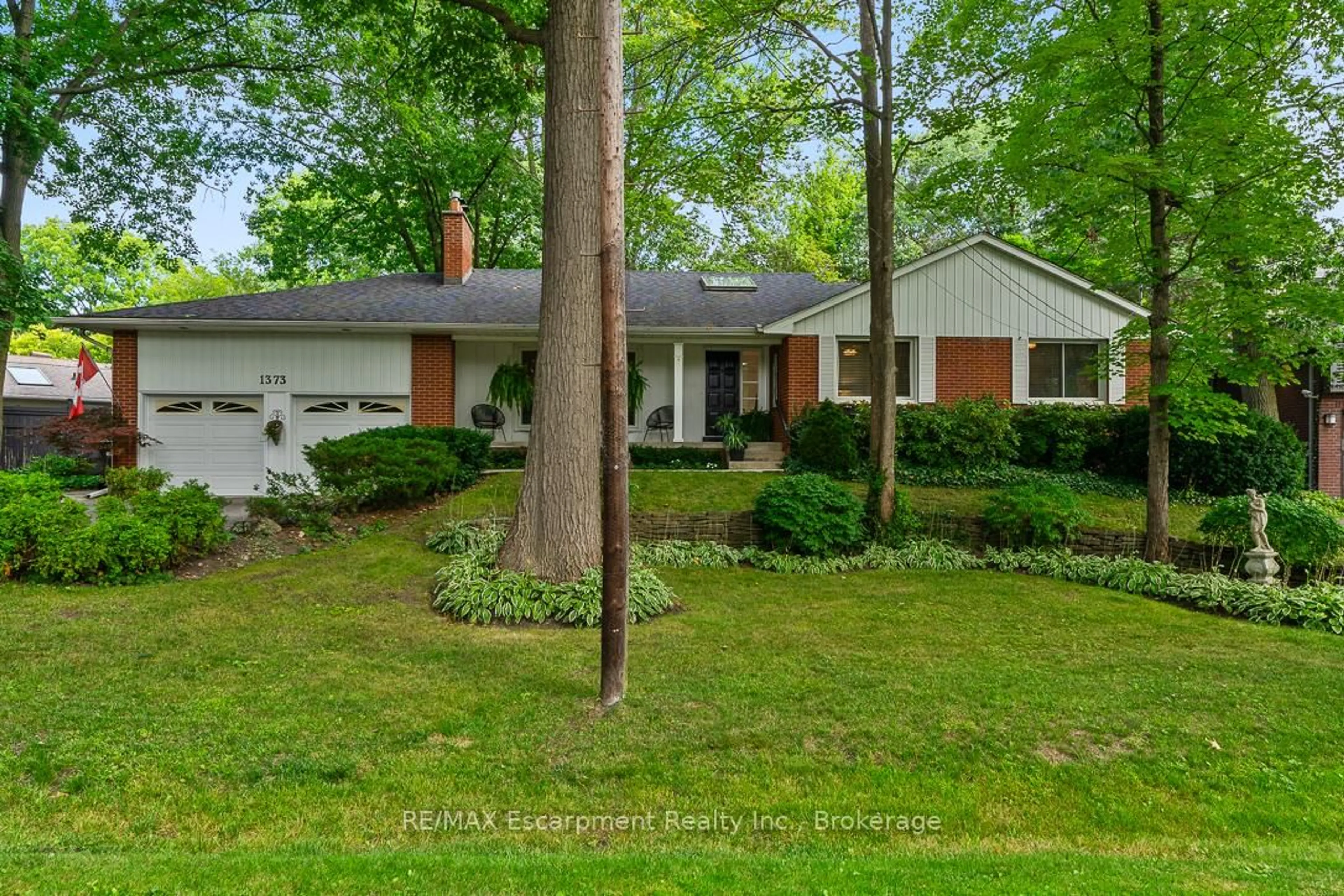 Home with brick exterior material, street for 1373 Queen Victoria Ave, Mississauga Ontario L5H 3H2