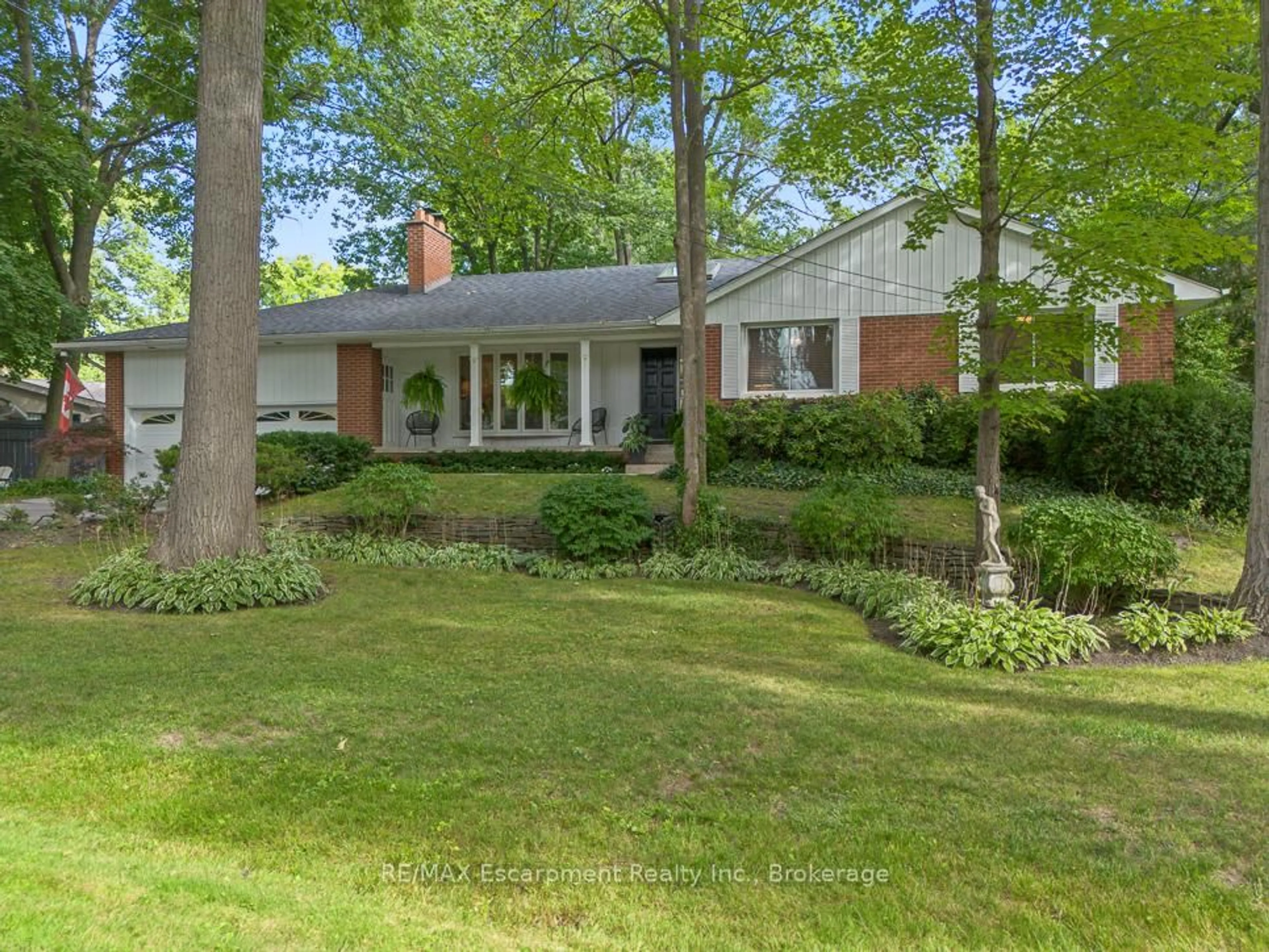 Home with brick exterior material, street for 1373 Queen Victoria Ave, Mississauga Ontario L5H 3H2