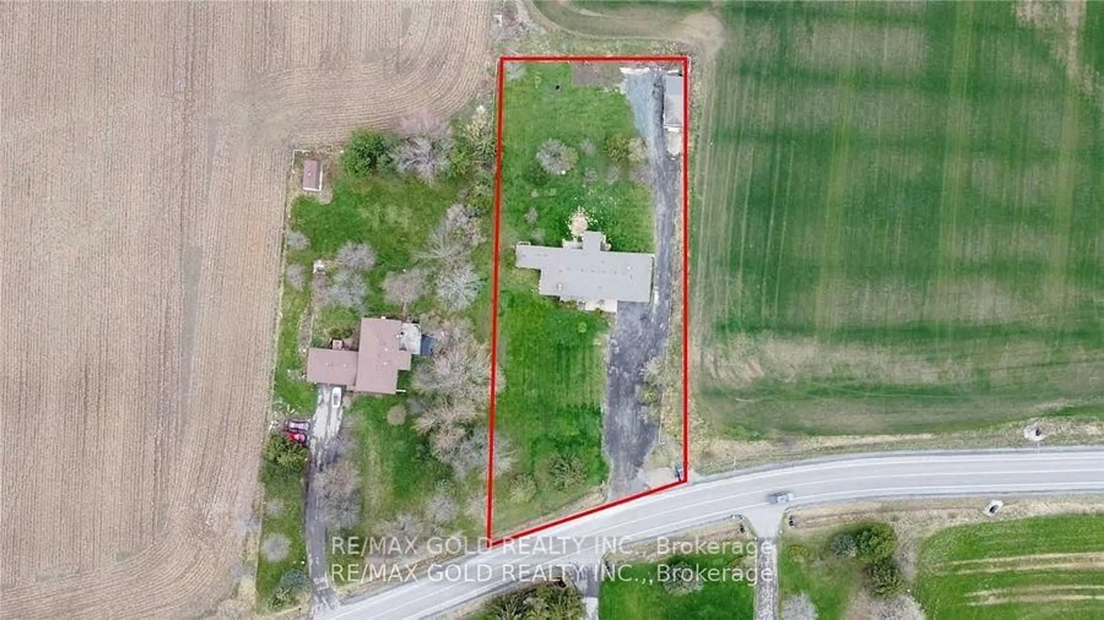A pic from outside/outdoor area/front of a property/back of a property/a pic from drone, building for 725 Old School Rd, Caledon Ontario L7C 0X3