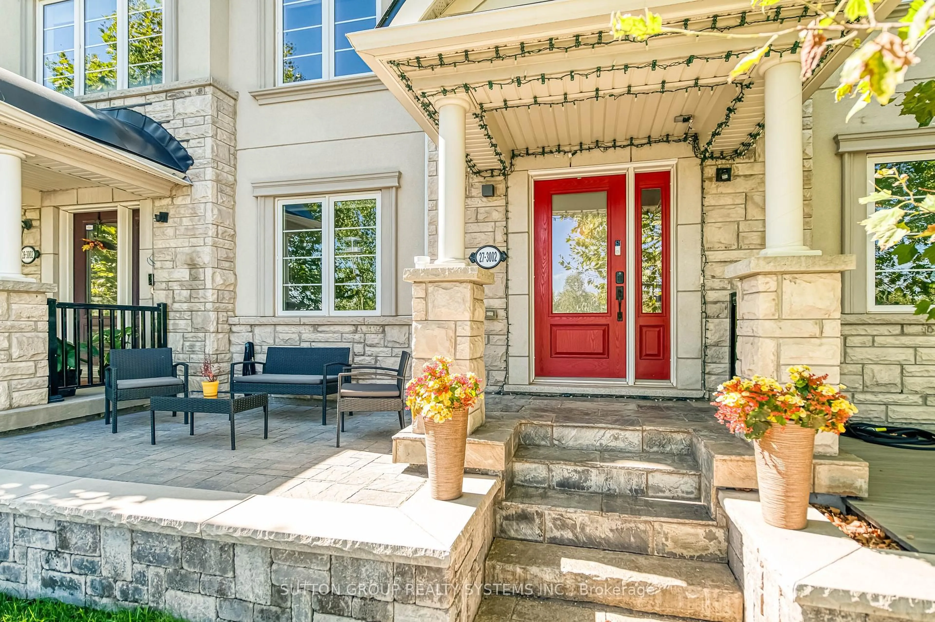 Indoor entryway for 3002 Preserve Dr #27, Oakville Ontario L6M 0V5