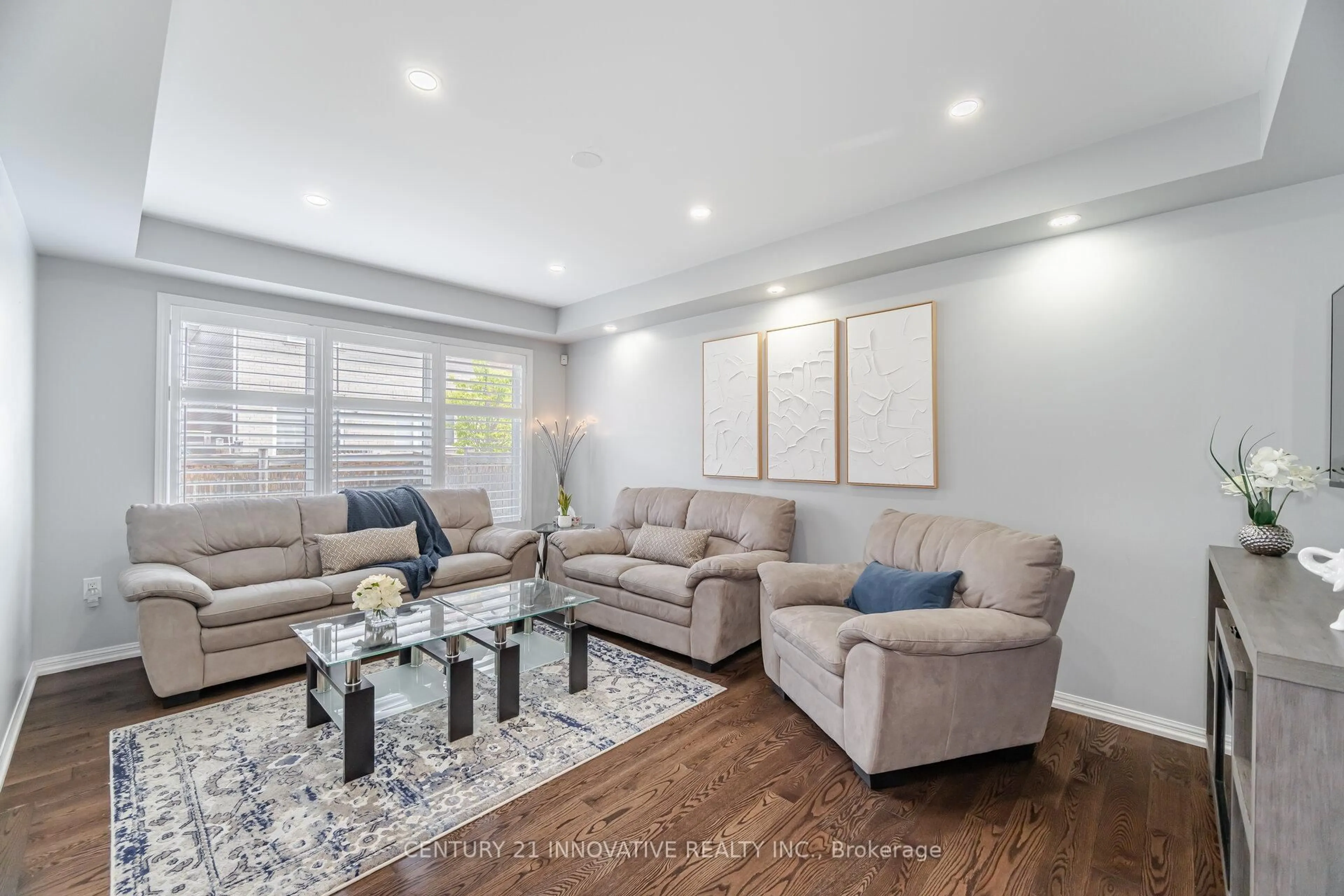 Living room with furniture, unknown for 909 Asleton Blvd, Milton Ontario L9T 8R9