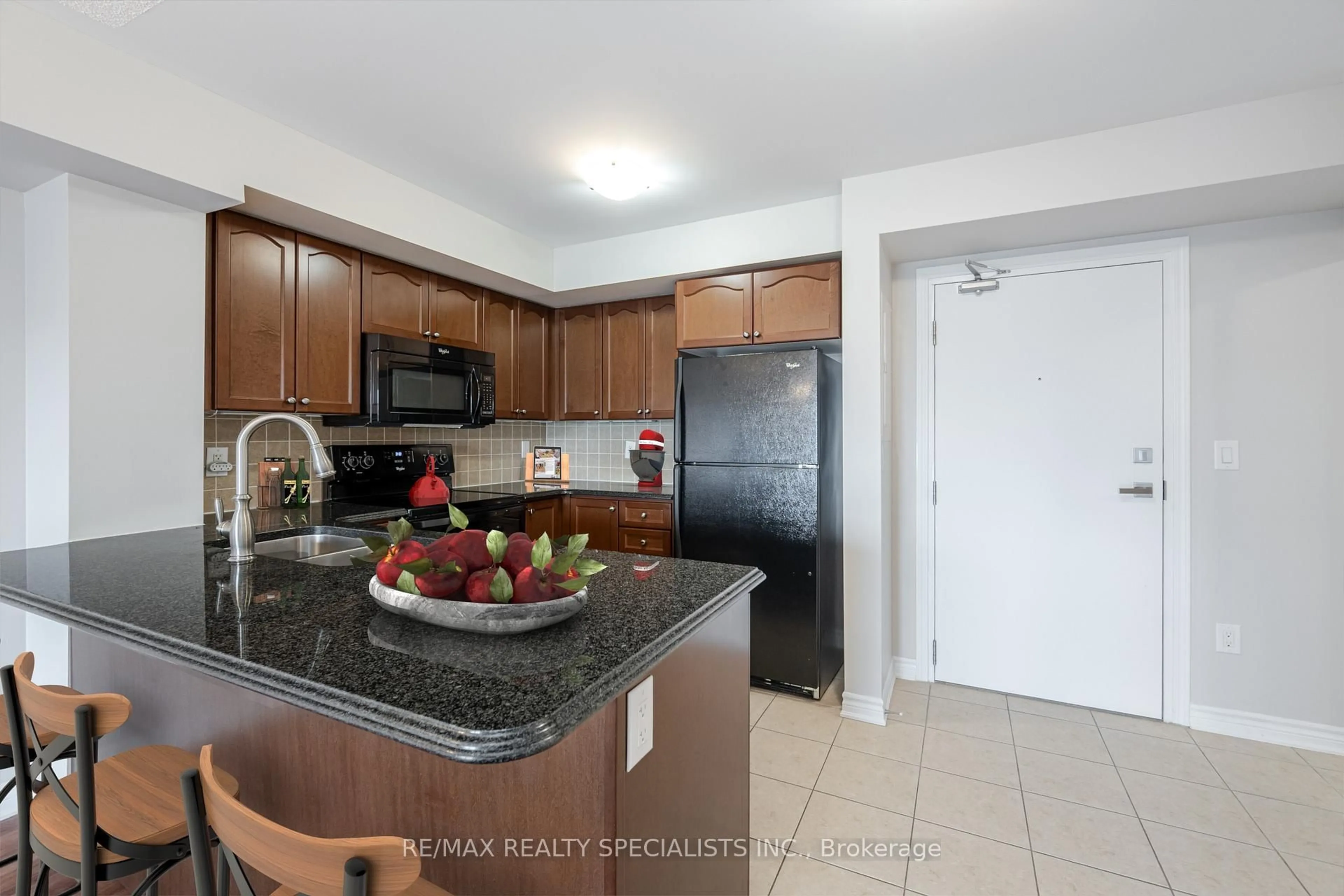 Standard kitchen, ceramic/tile floor for 1005 Nadalin Heights #411, Milton Ontario L9T 8R4