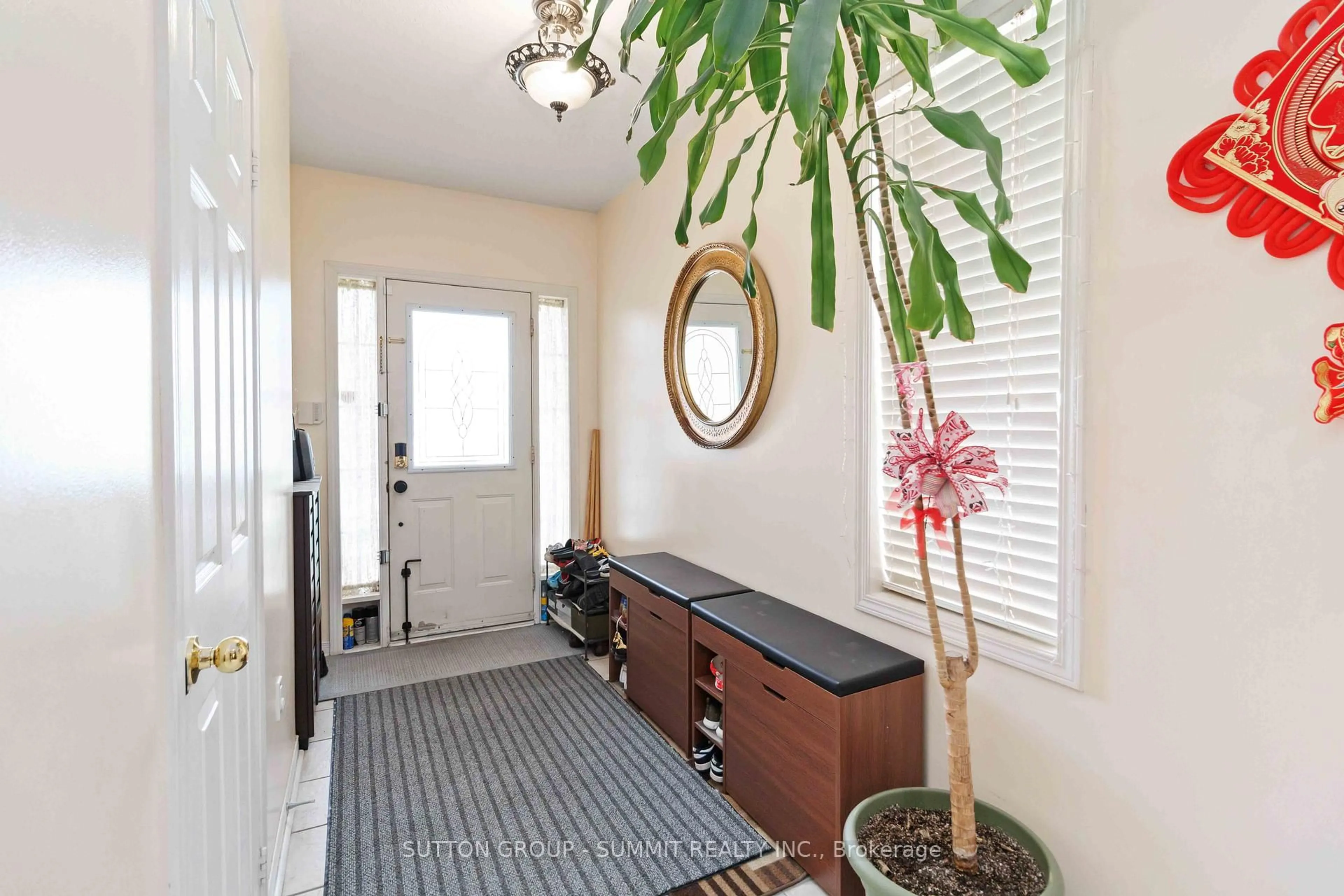 Indoor entryway for 90 Twin Pine, Brampton Ontario L7A 1M8