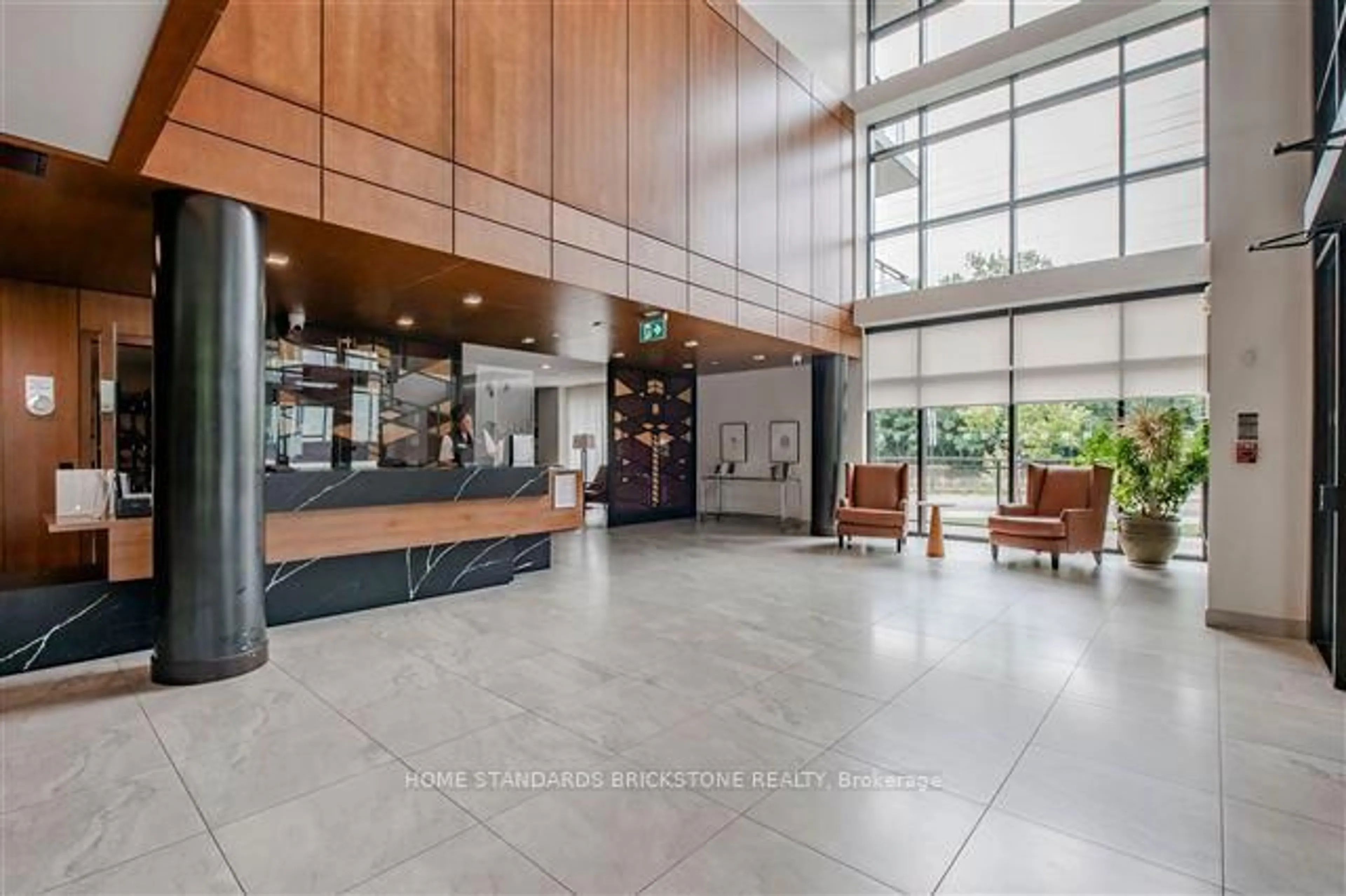 Lobby for 1575 Lakeshore Rd #432, Mississauga Ontario L5J 0B1