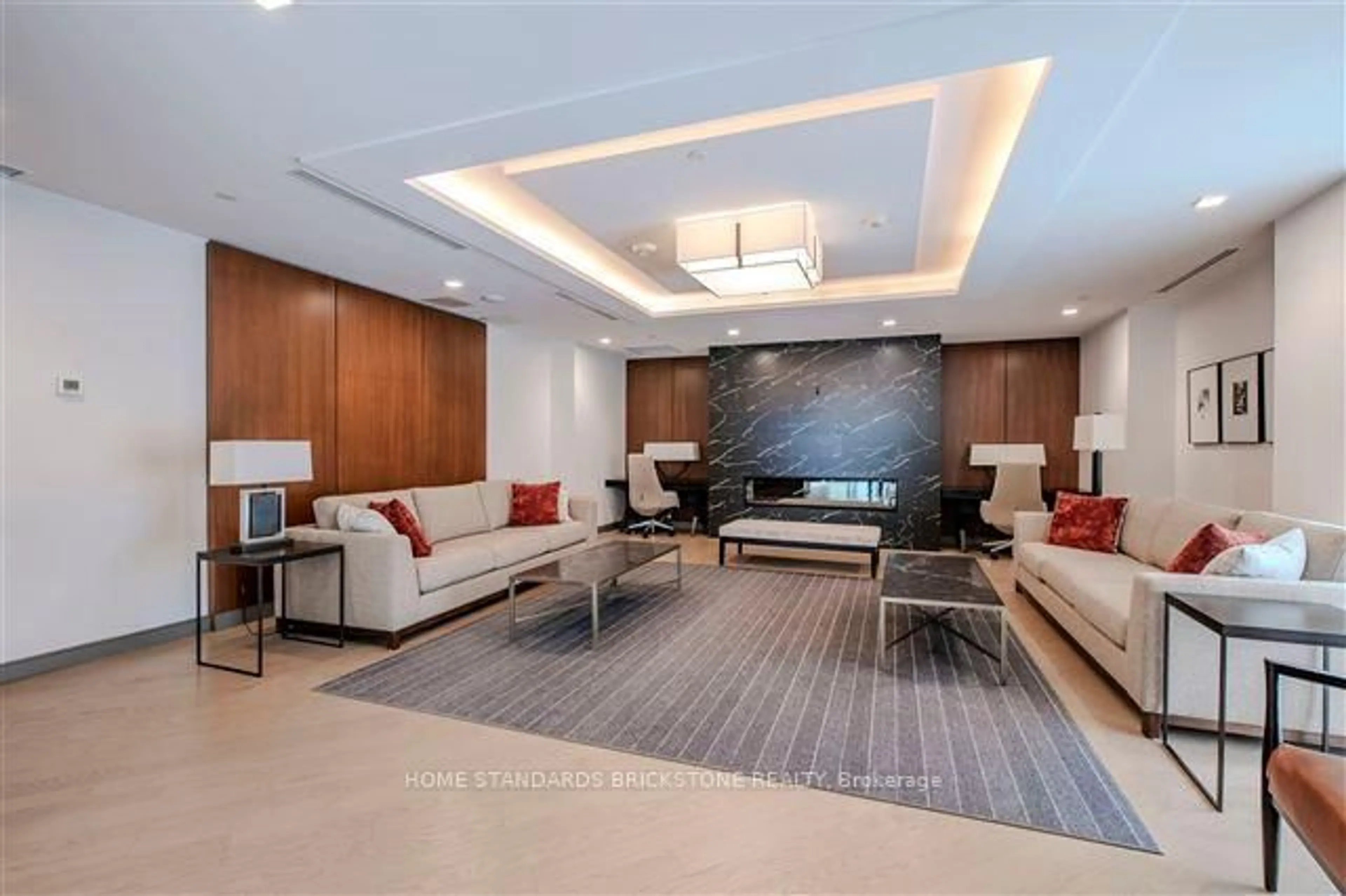 Lobby for 1575 Lakeshore Rd #432, Mississauga Ontario L5J 0B1